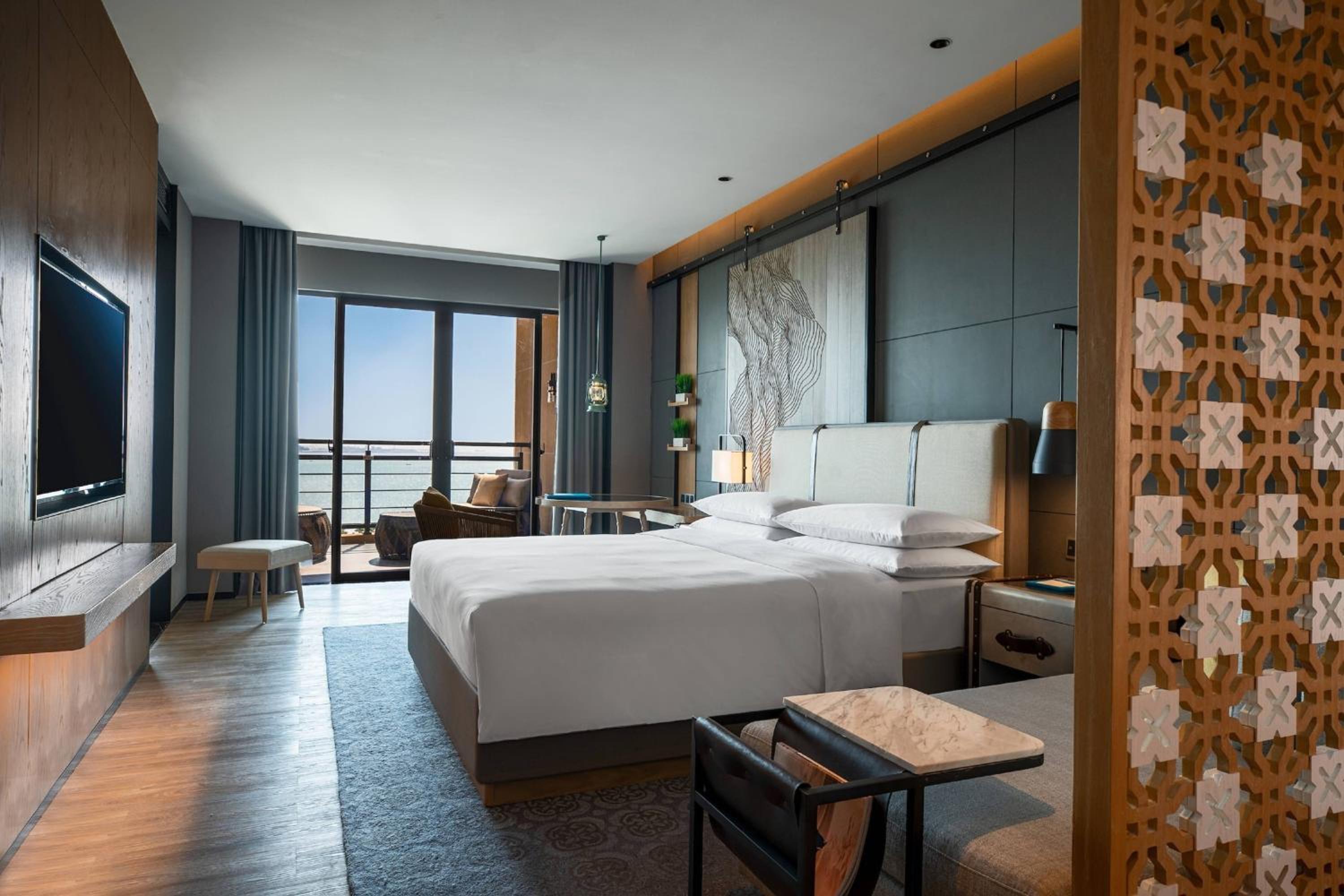 Premier Oceanfront King - Photo 1