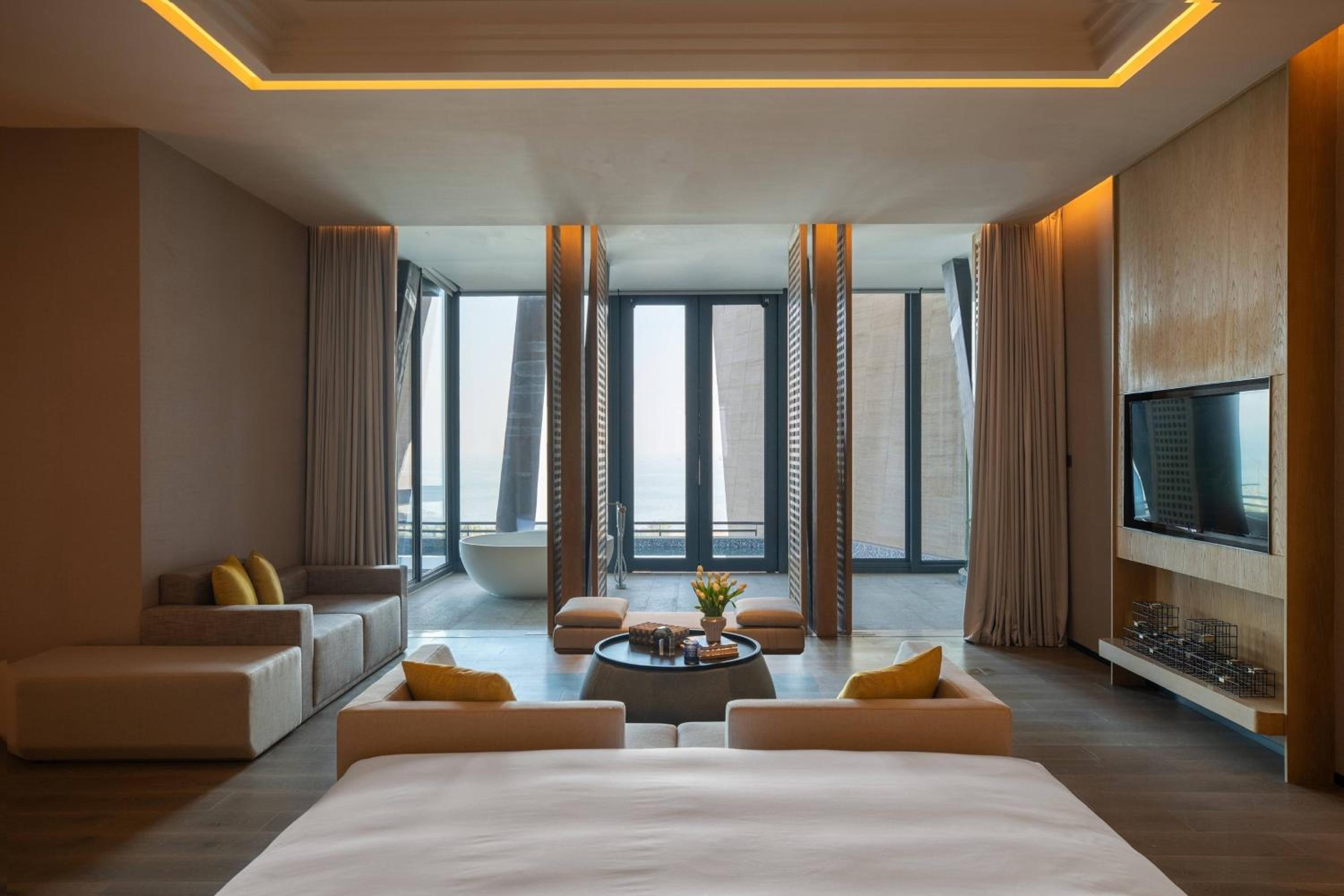 One-Bedroom Presidential Suite with Oceanfront - Photo 7