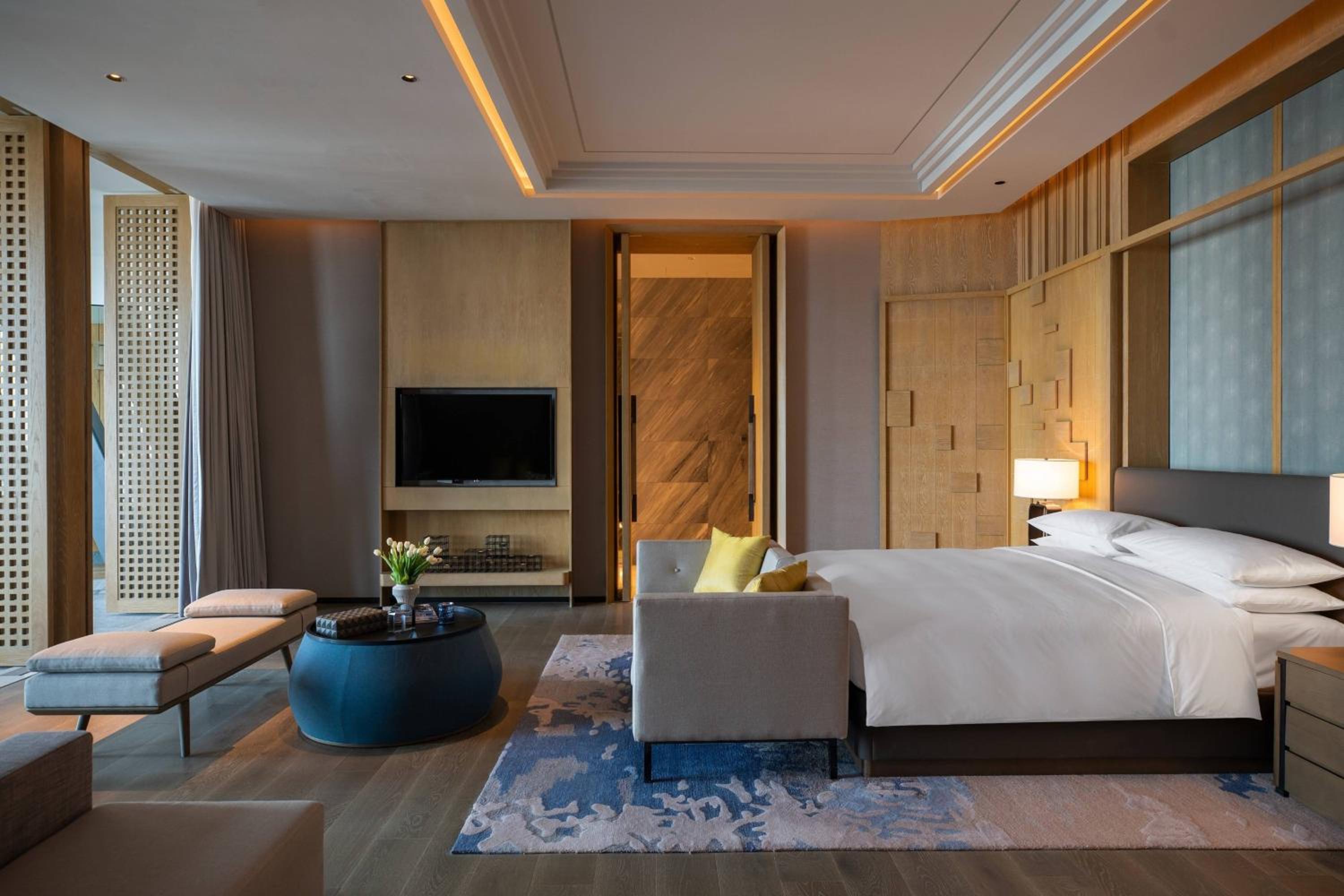 One-Bedroom Presidential Suite with Oceanfront - Photo 4