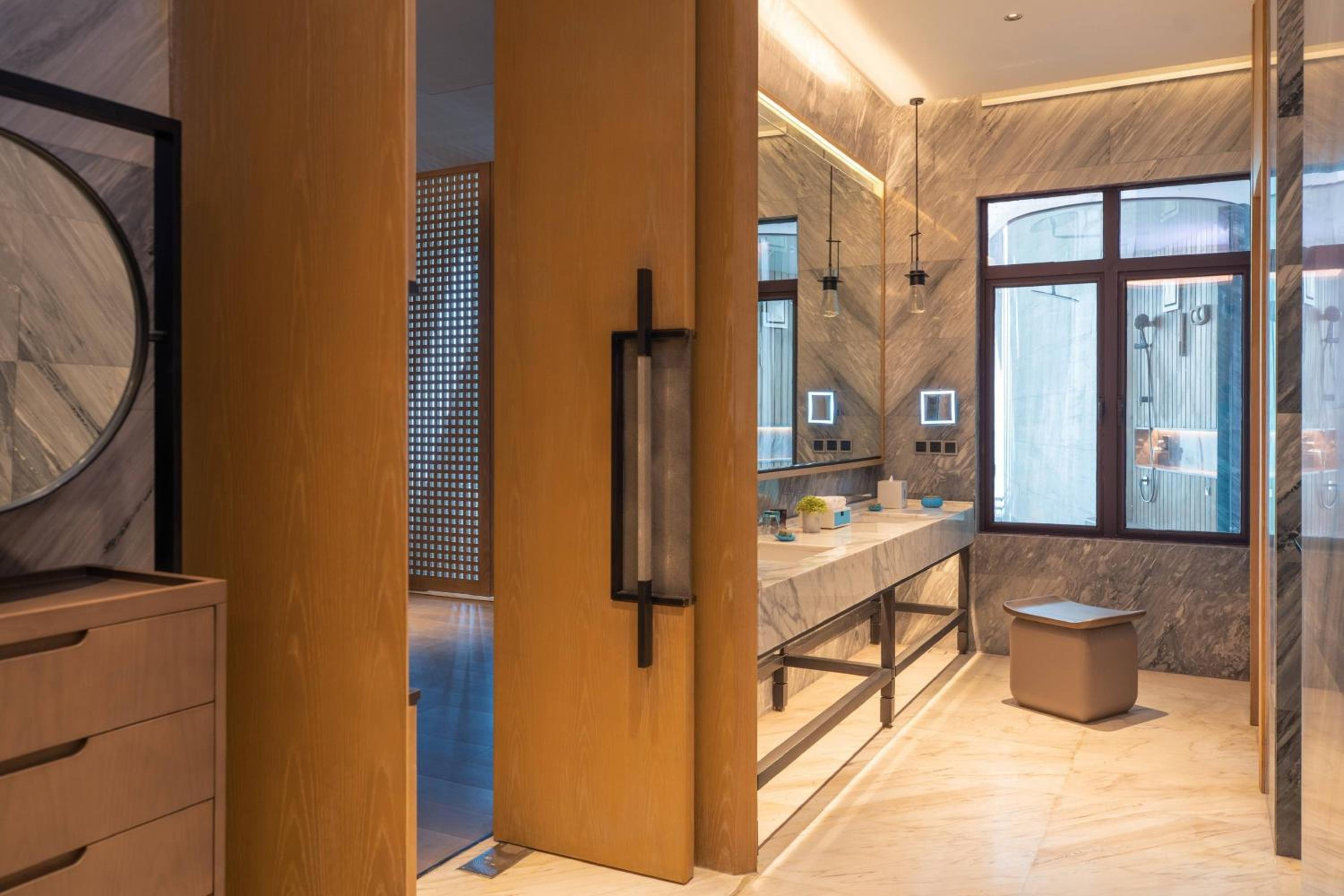 One-Bedroom Presidential Suite with Oceanfront - Photo 5
