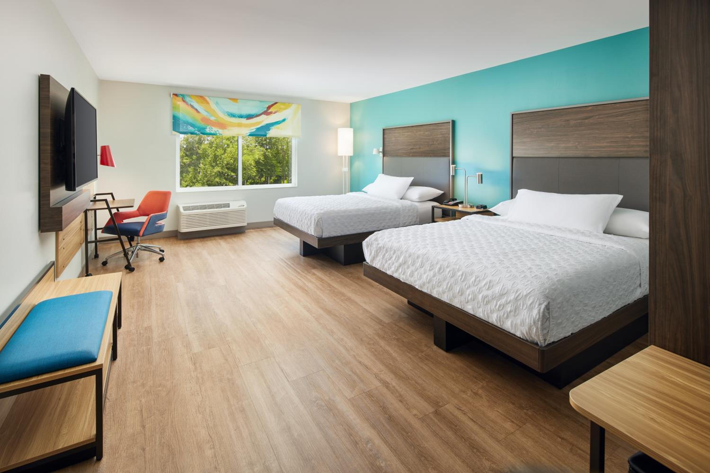 Queen Room with Two Queen Beds - Photo 3