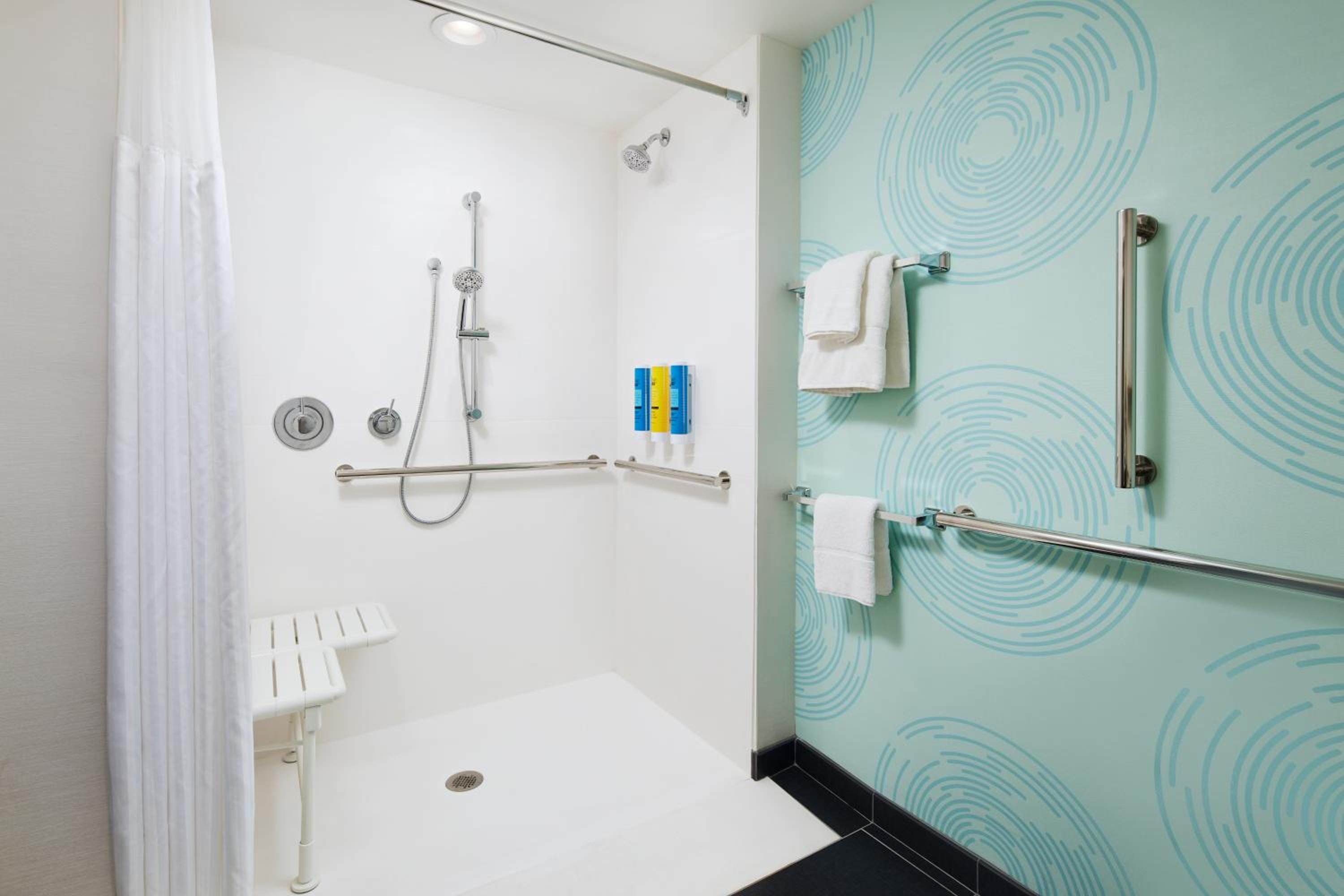 Queen Room with Two Queen Beds - Mobility and Hearing Access - Photo 2