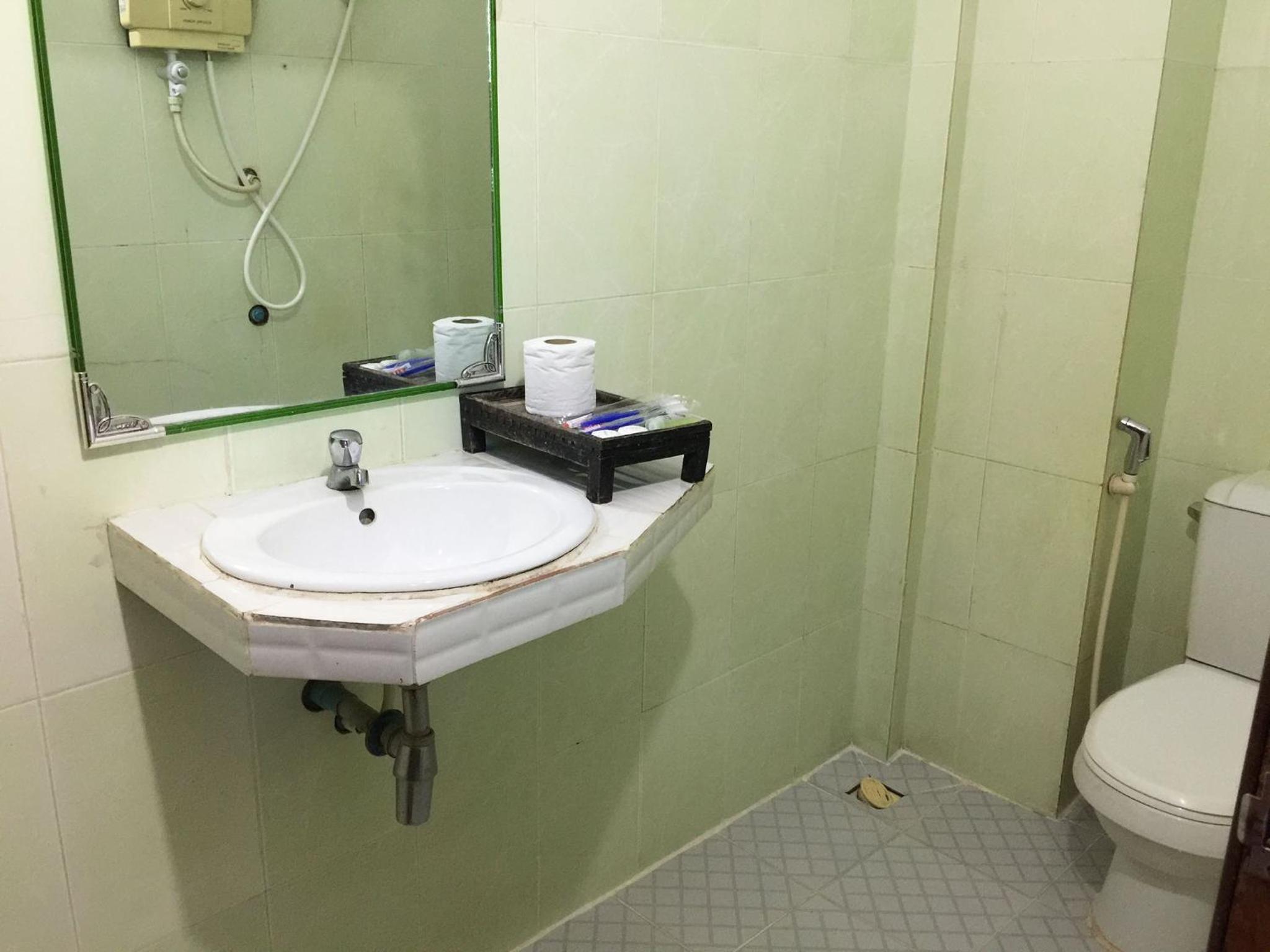 Standard Double Room - Photo 7