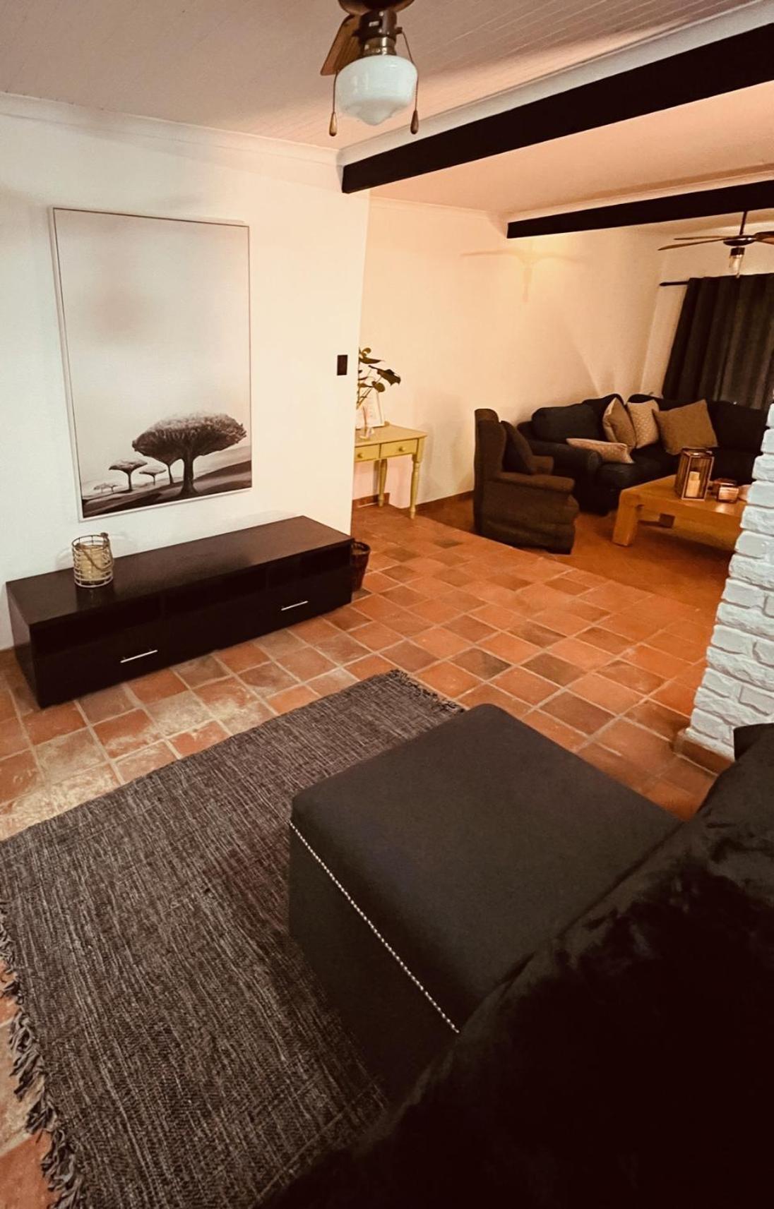 Family Room with Private Bathroom photo 2