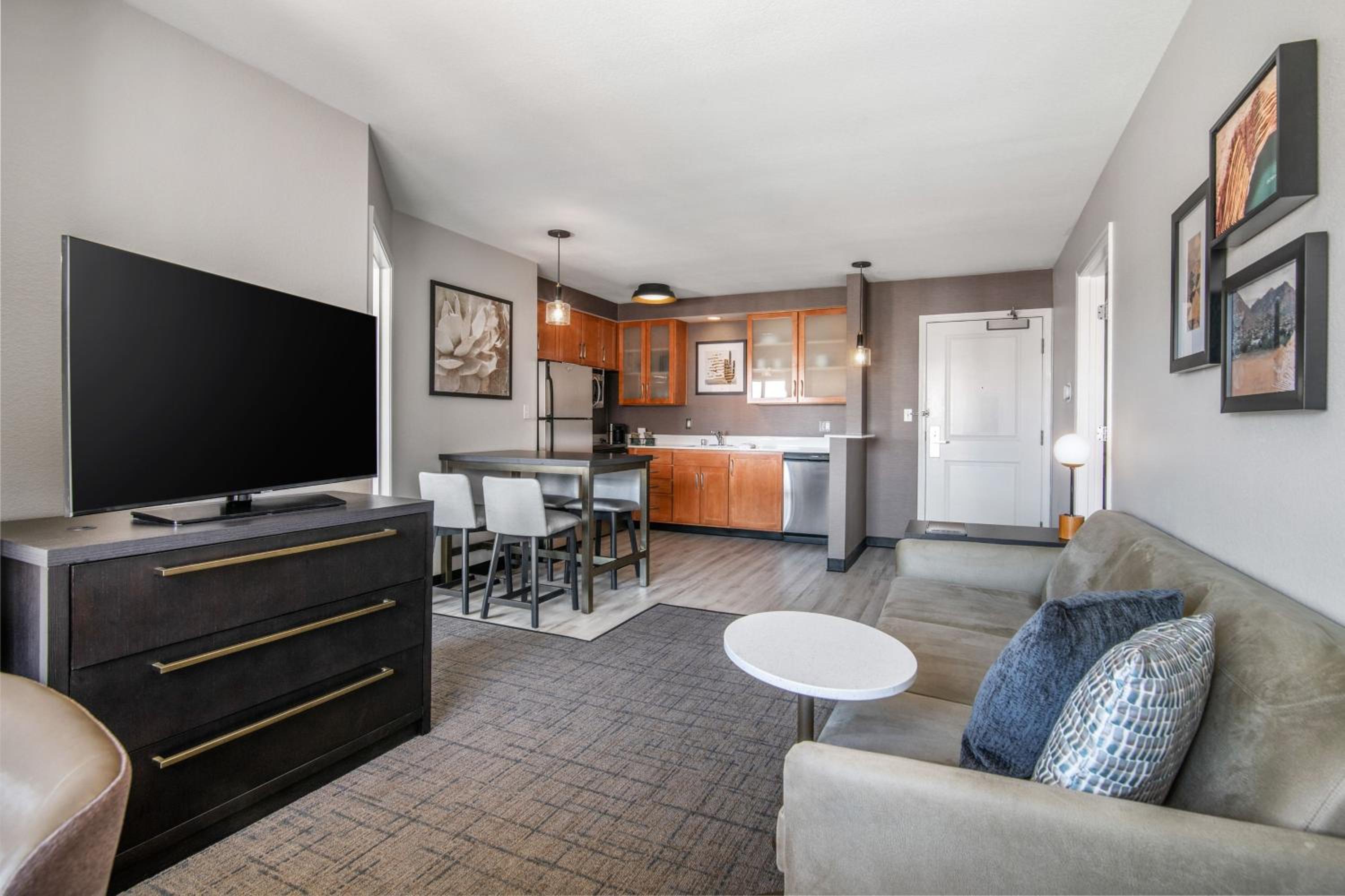 Two-Bedroom Suite with Sofa Bed - Photo 14