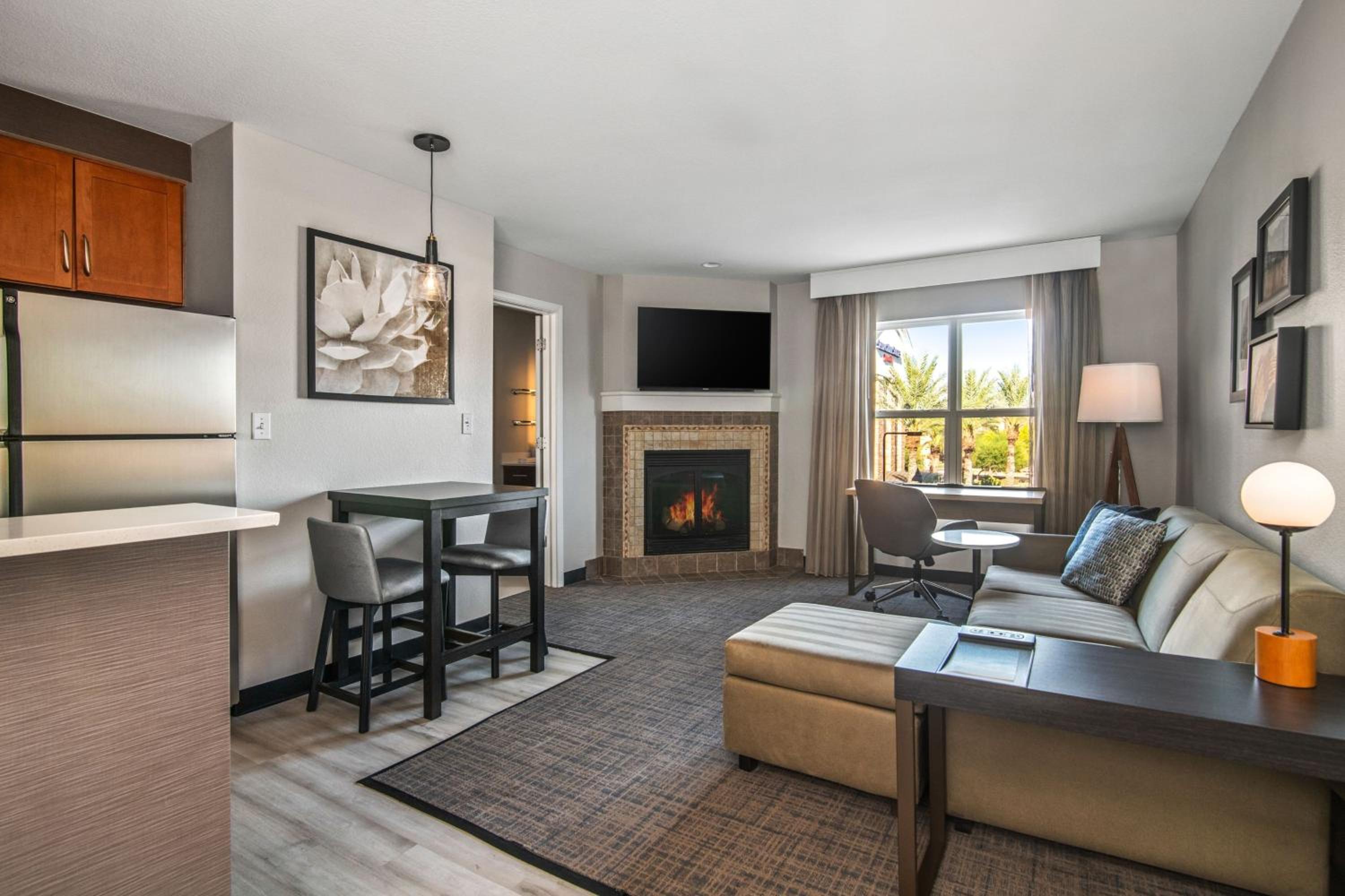 One-Bedroom Suite with Sofa Bed - Photo 4