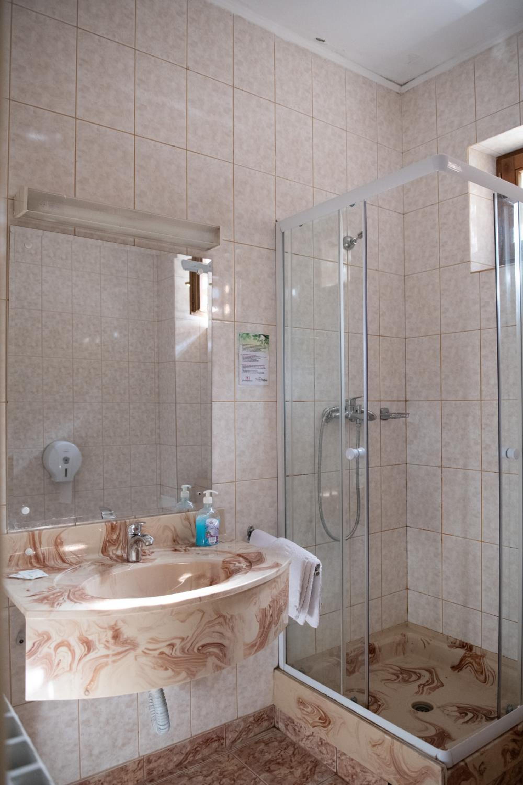 Double or Twin Room photo 2