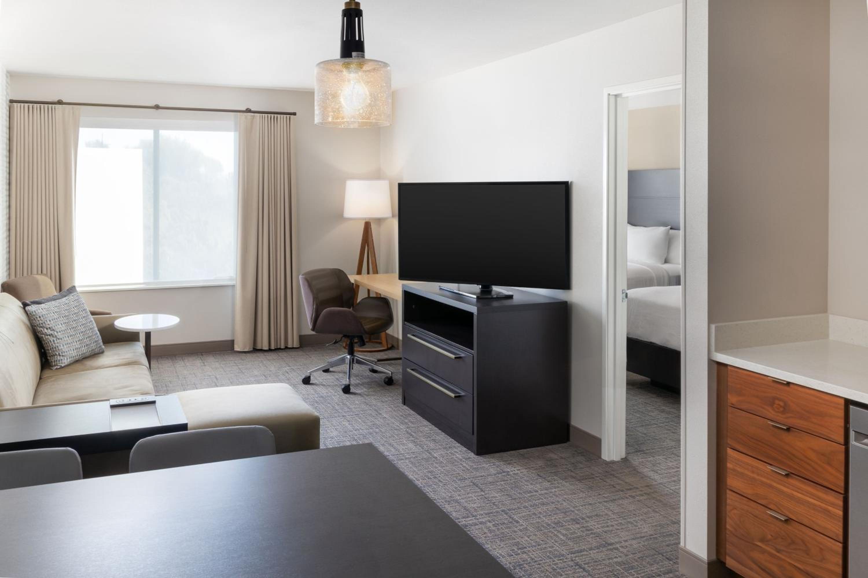 One-Bedroom Queen Suite with Two Queen Beds and Sofa Bed - Photo 5