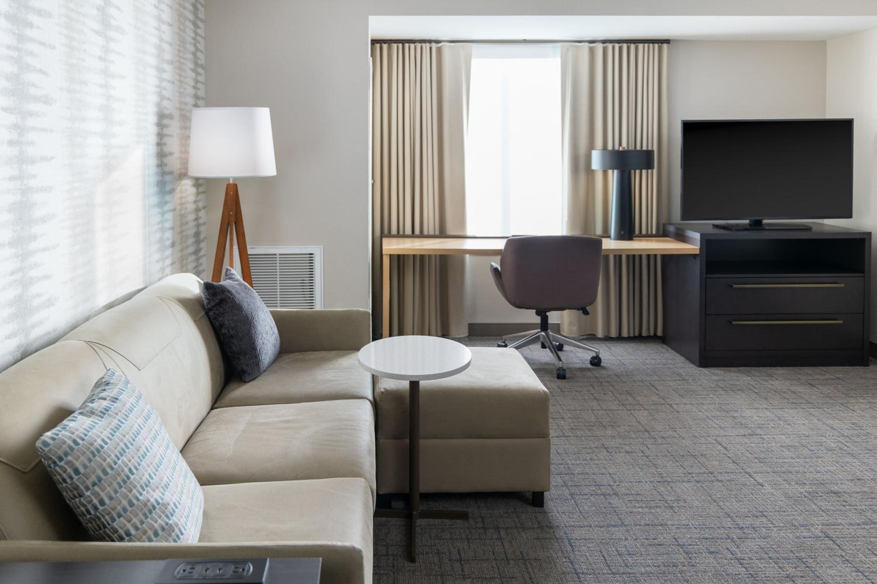 One-Bedroom King Suite with Sofa Bed  - Photo 8