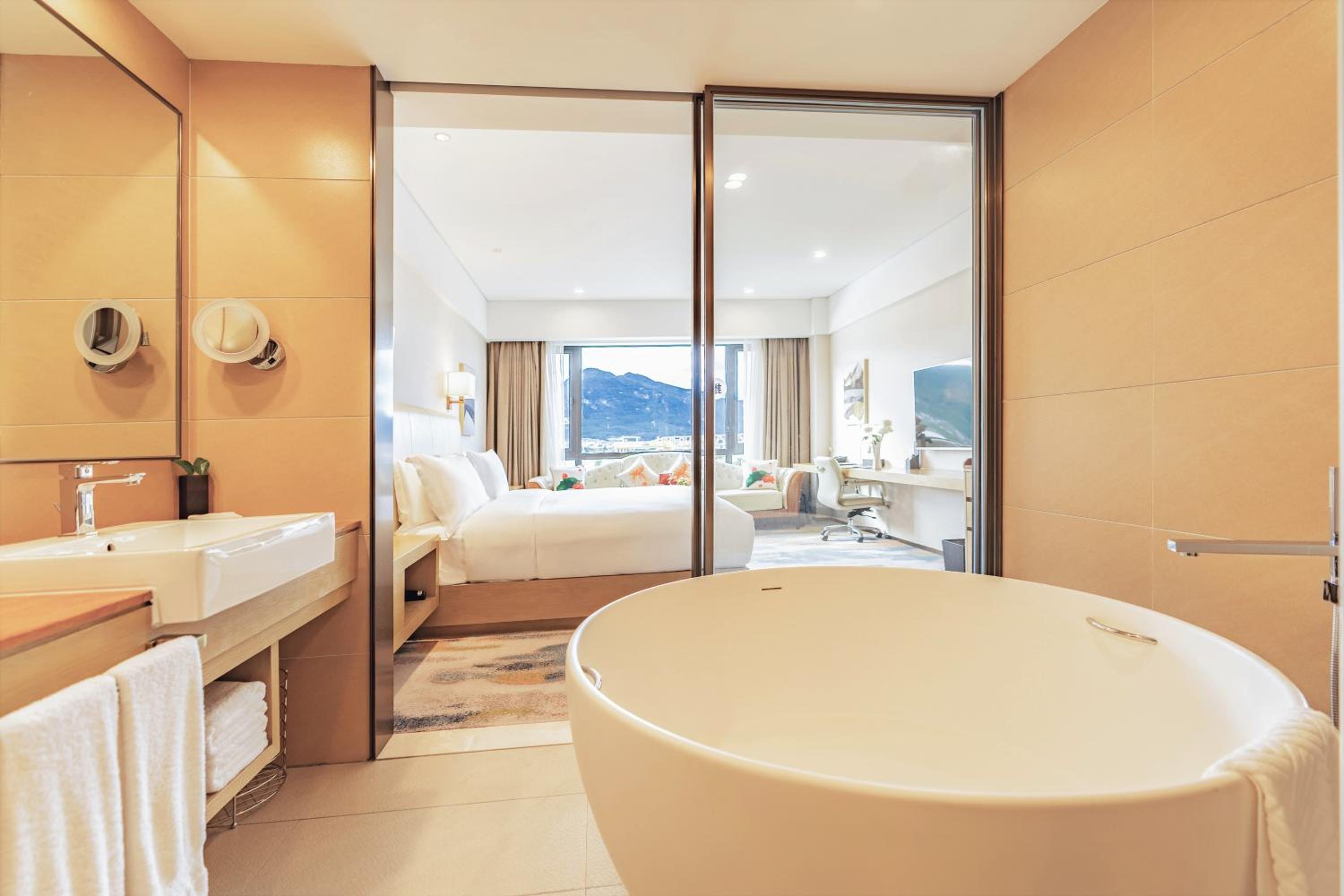 Deluxe King Room