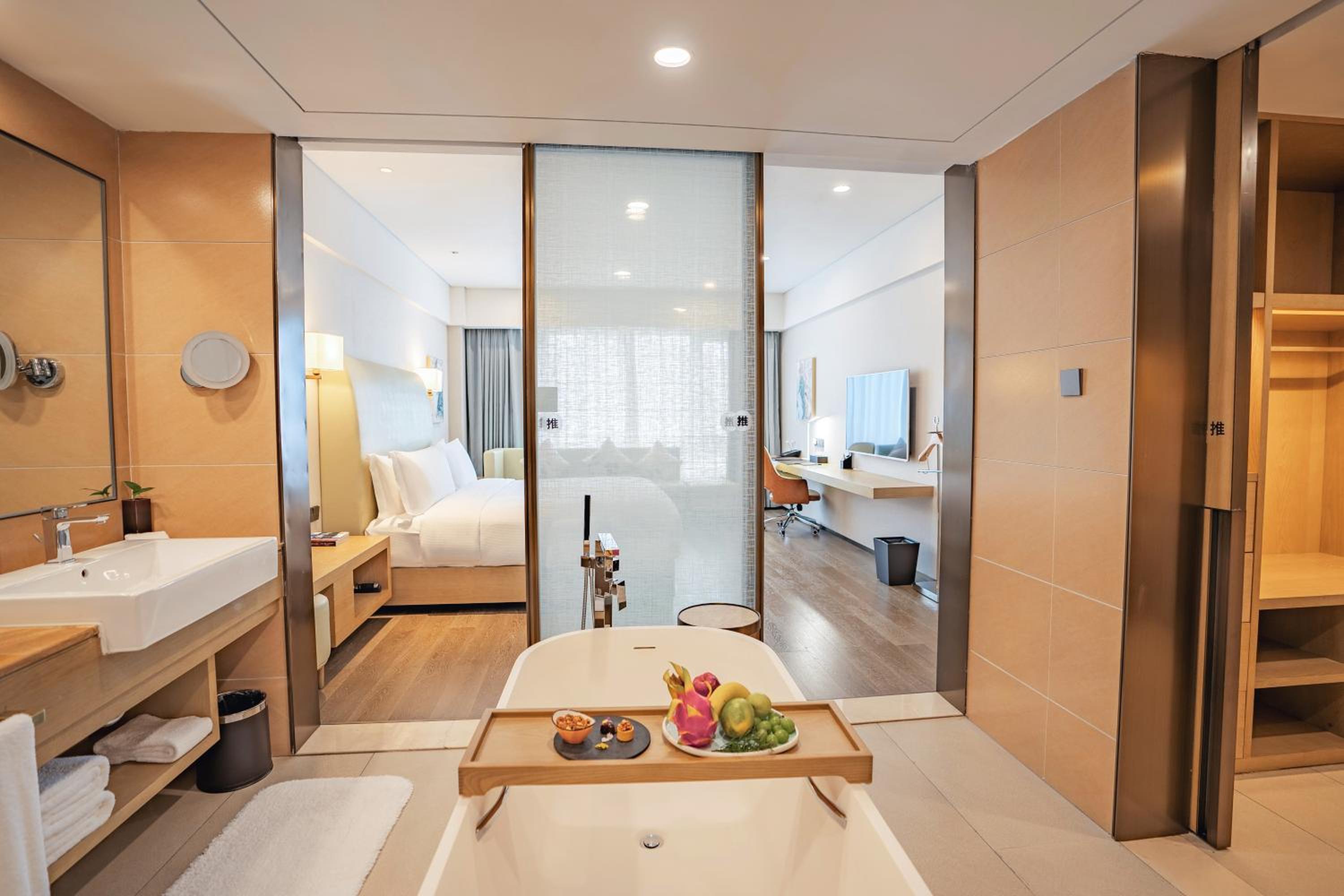 One-Bedroom Deluxe King Suite