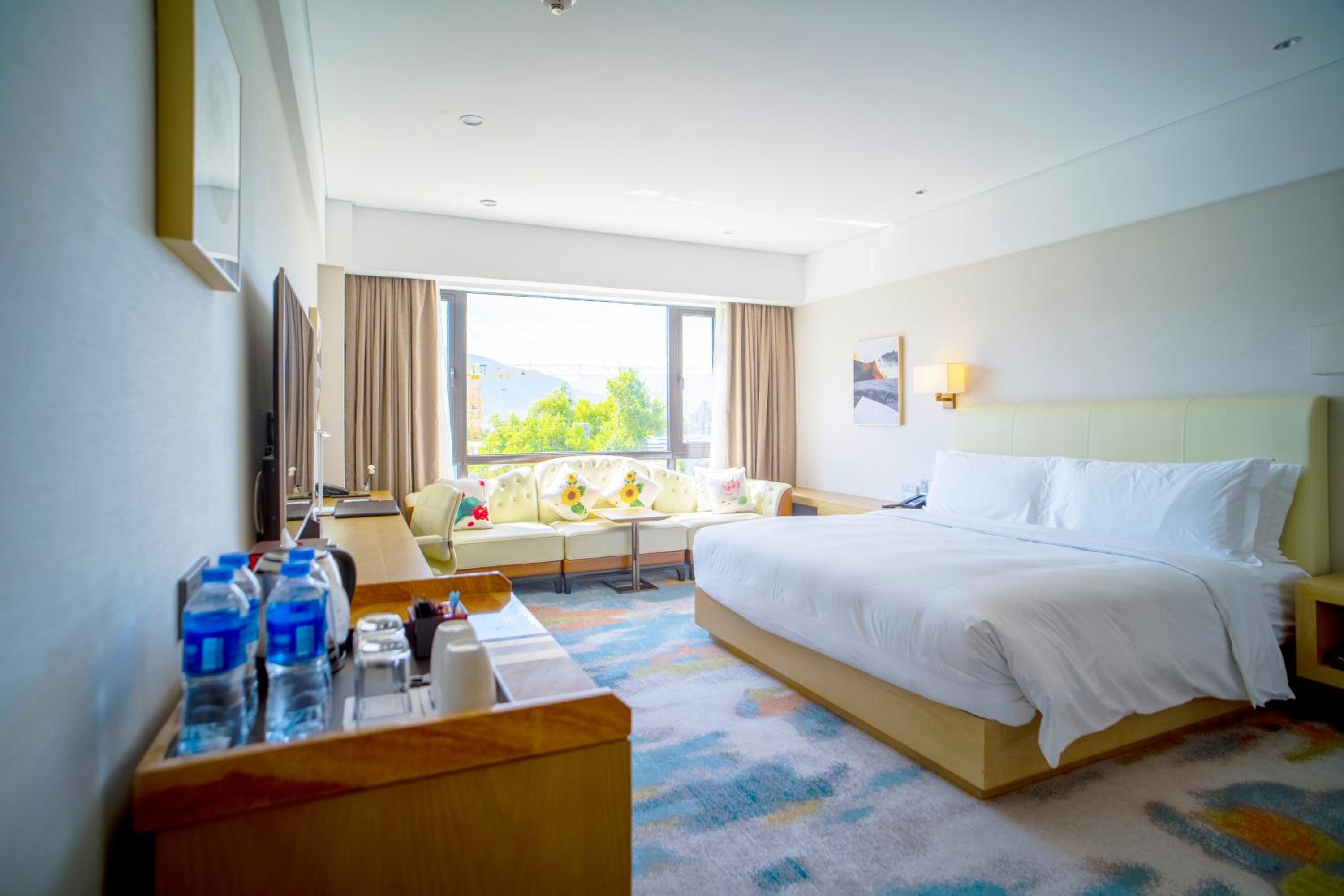 Deluxe King Room with Lake View