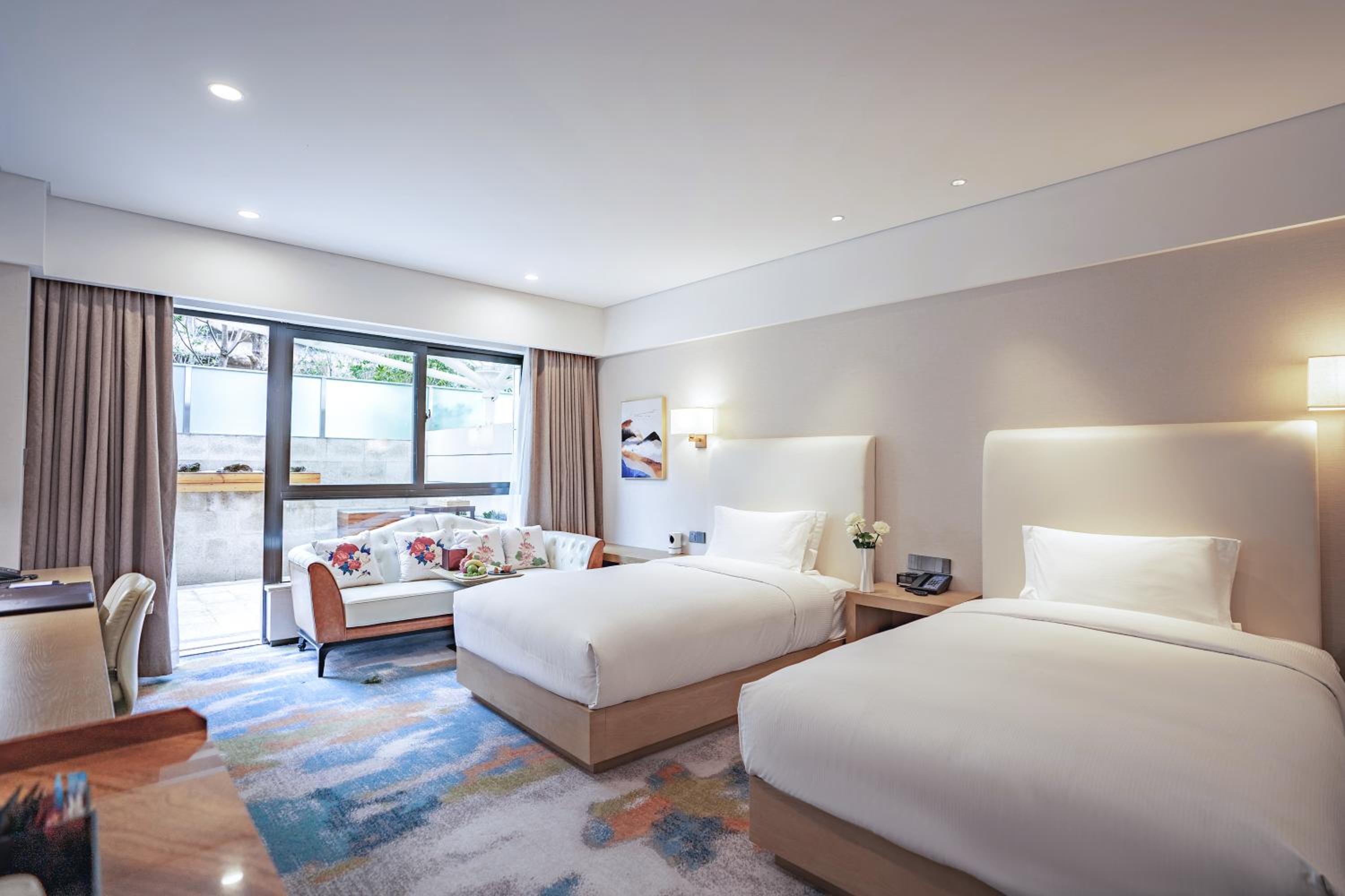 Twin Room with Courtyard thumbnail 6