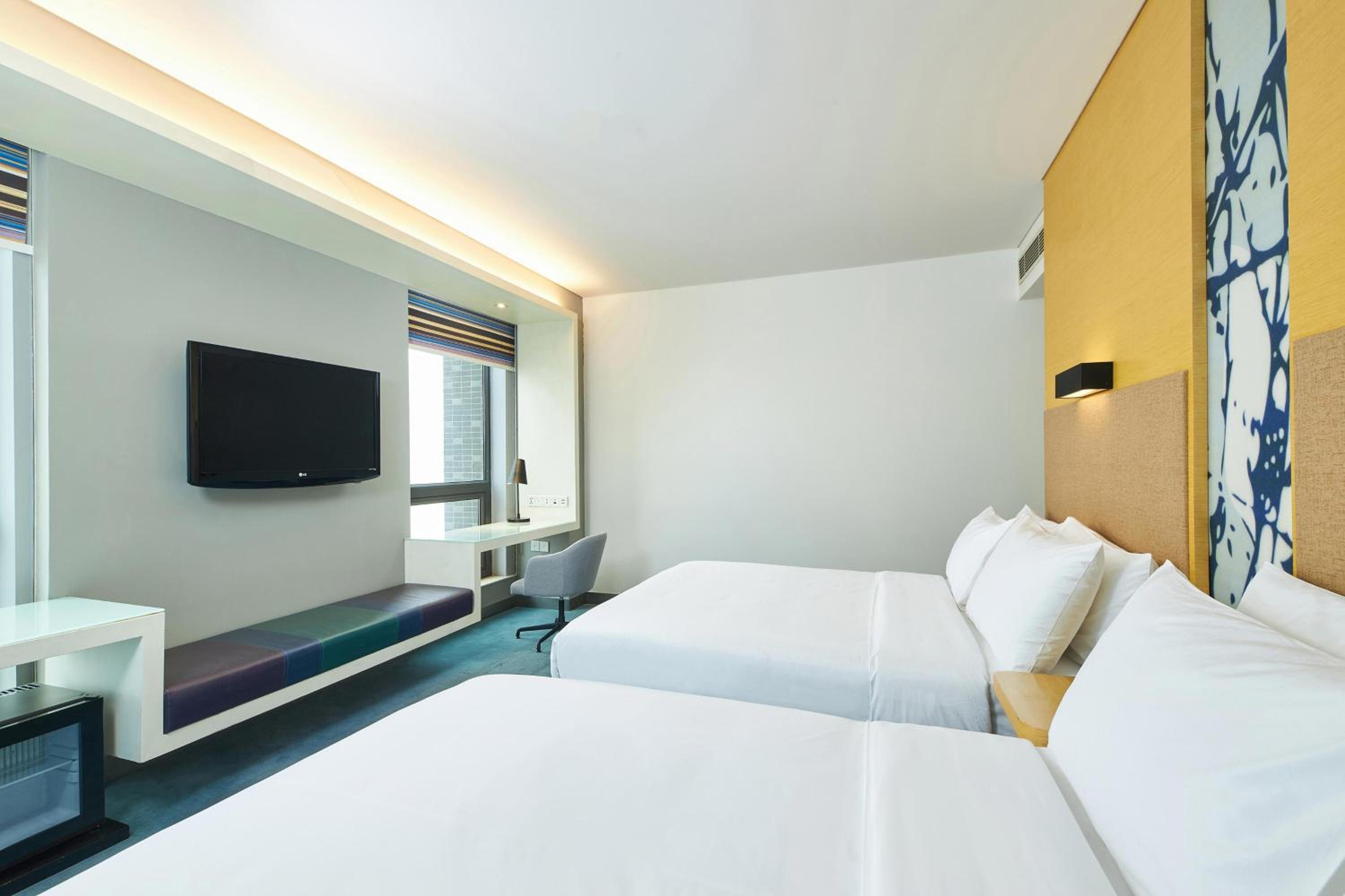 Aloft Twin Room photo 3