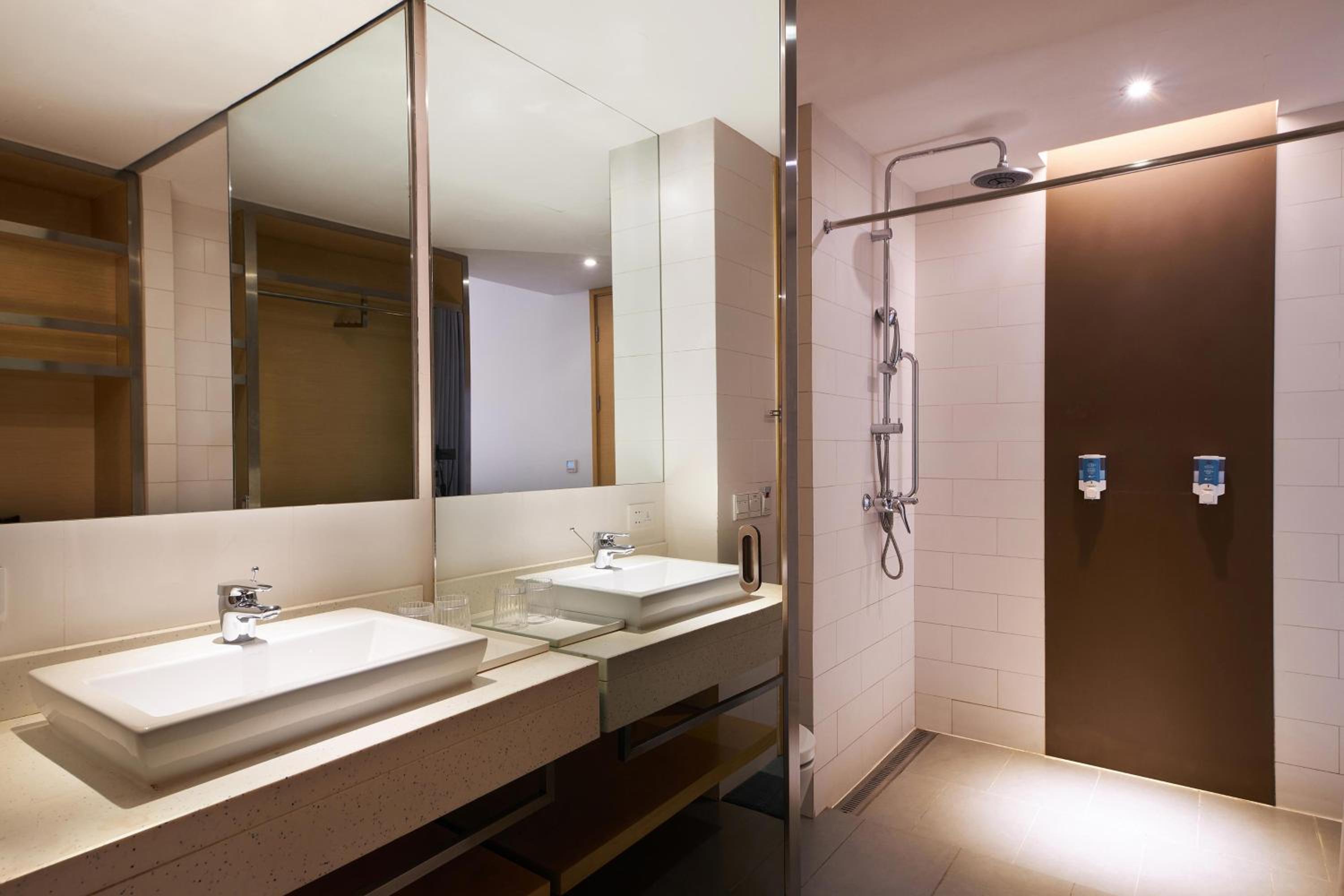 Aloft Double Room photo 3