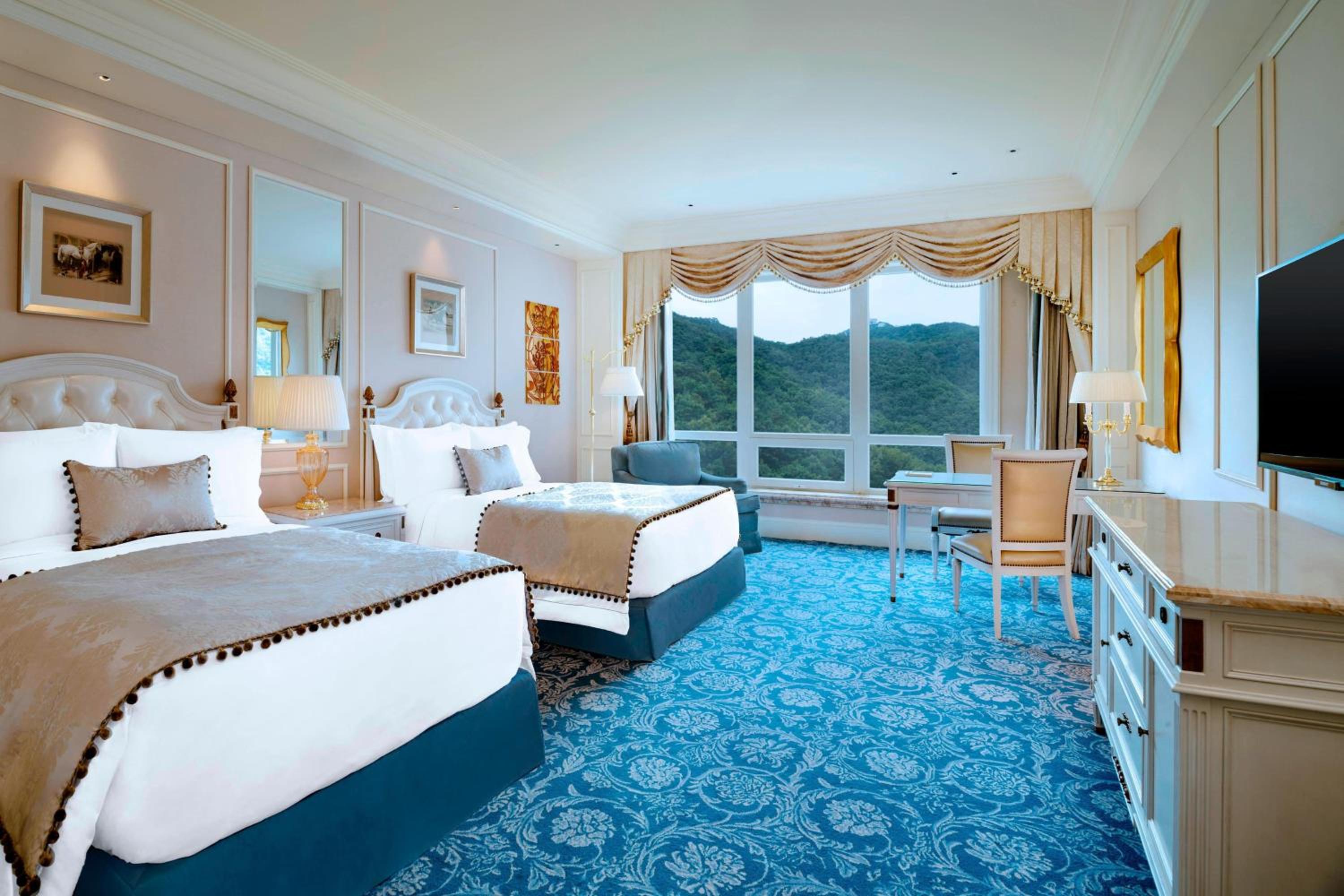 Deluxe Twin Room with Mountain View