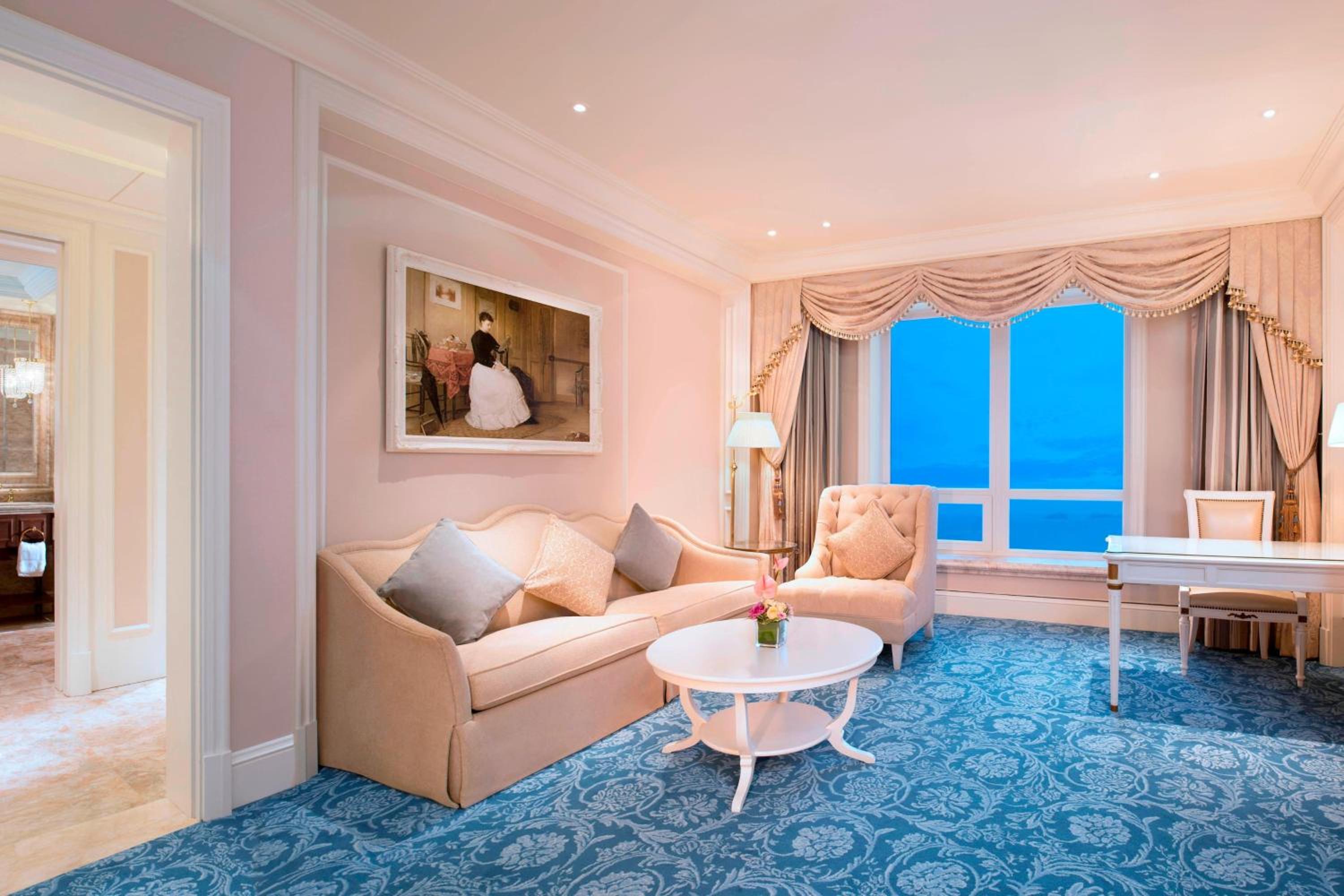 Deluxe Ocean View Suite