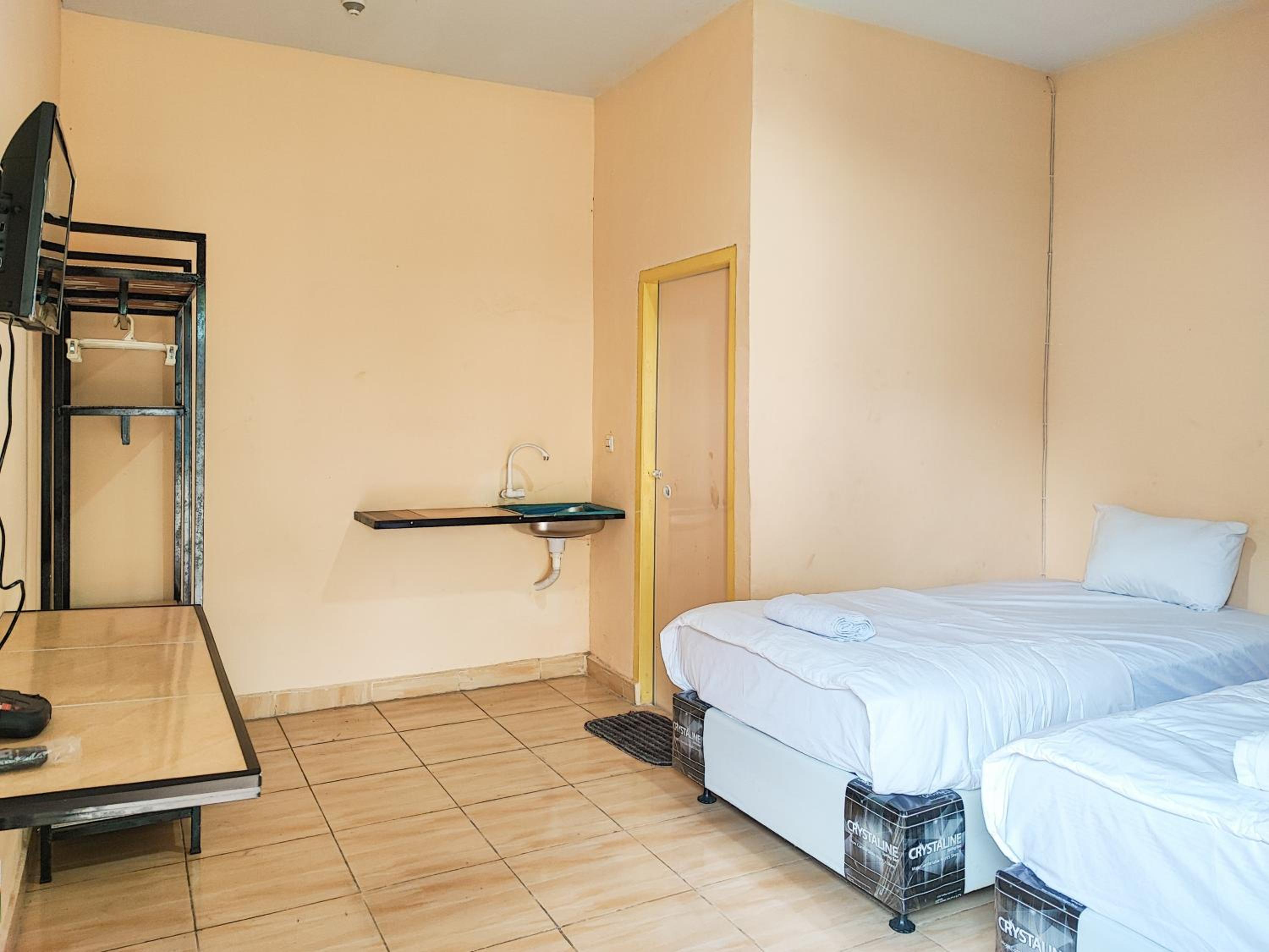 Standard Twin Room photo 3