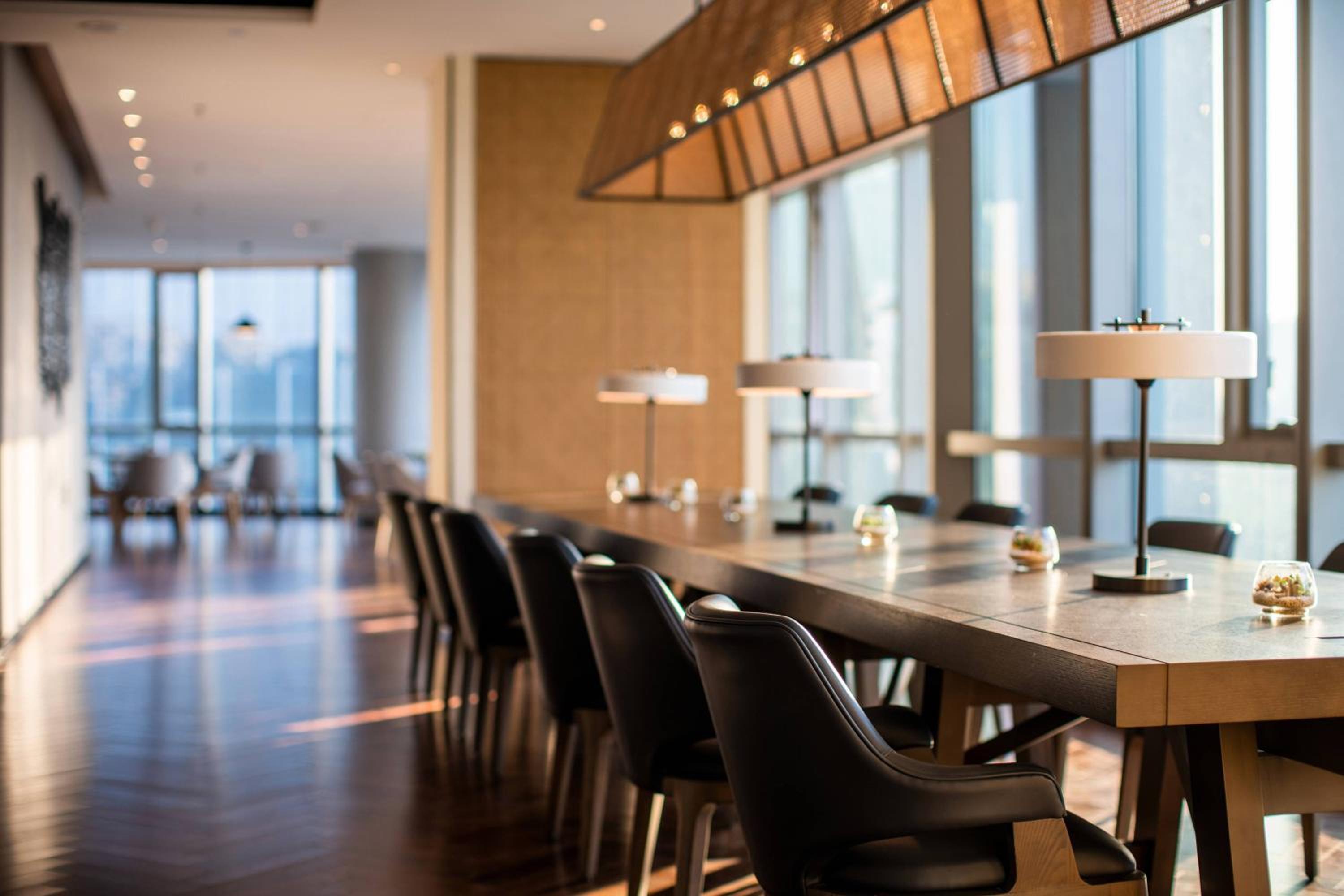 Executive Queen Room with Executive Lounge Access photo 3
