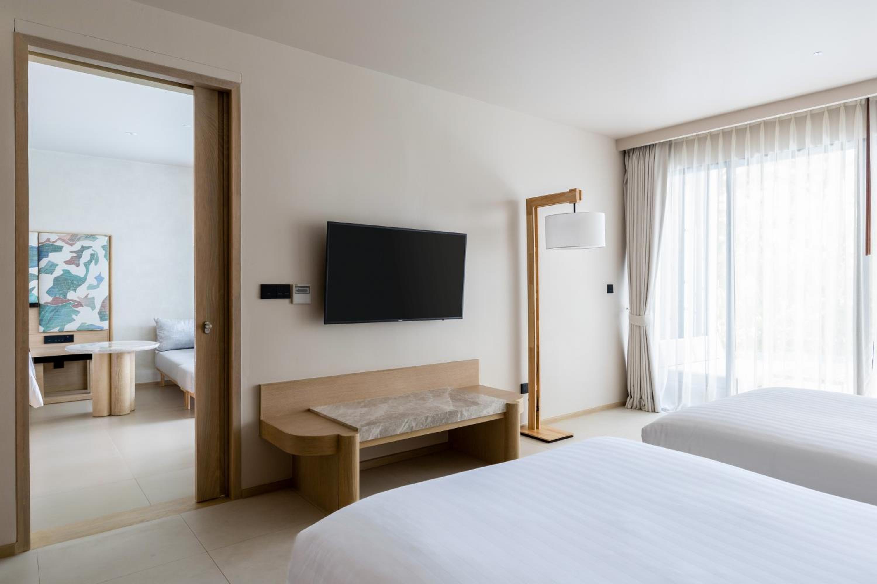Two-Bedroom Suite with One King Bed and Two Double Beds - Photo 2
