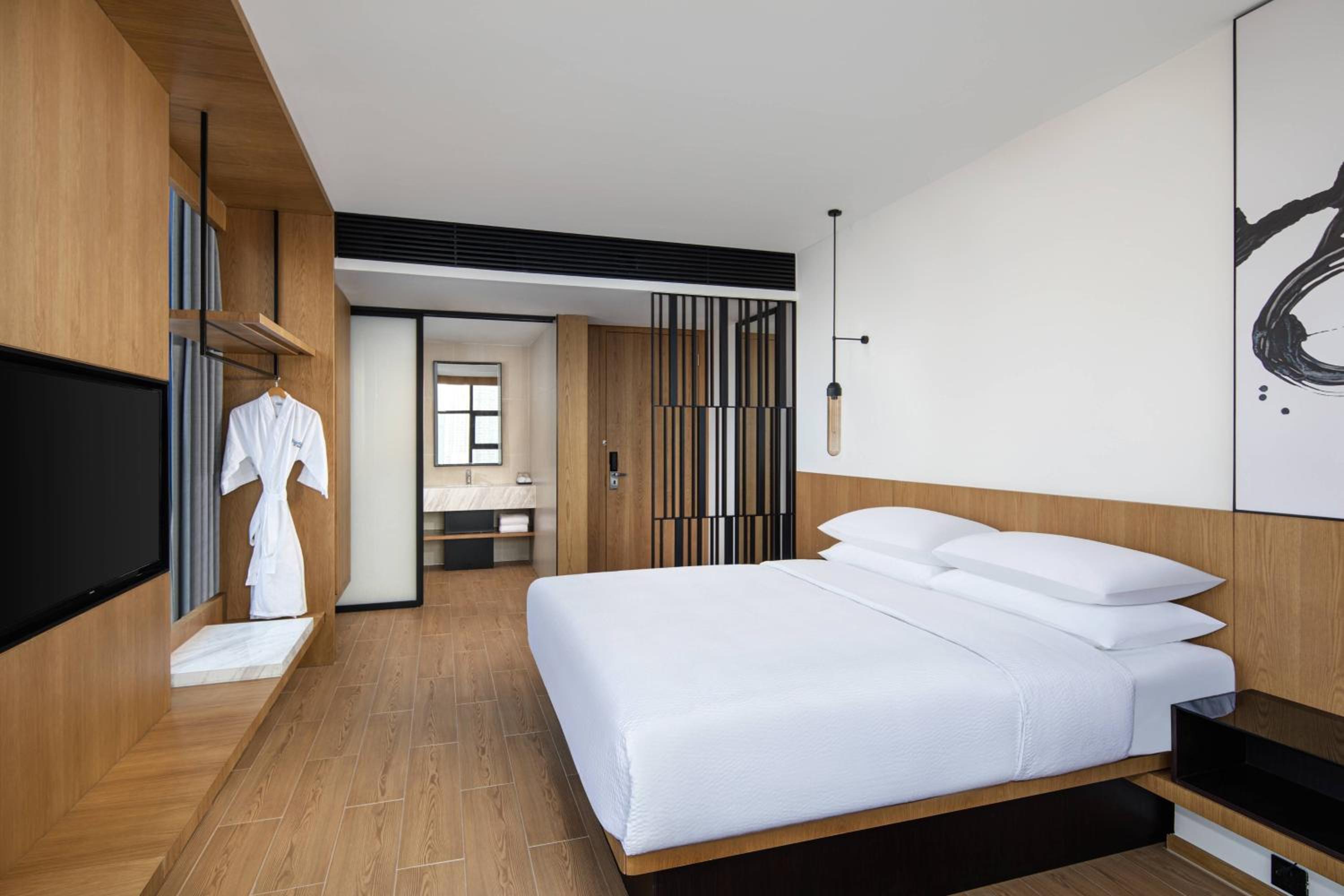 Superior King Room - Photo 3