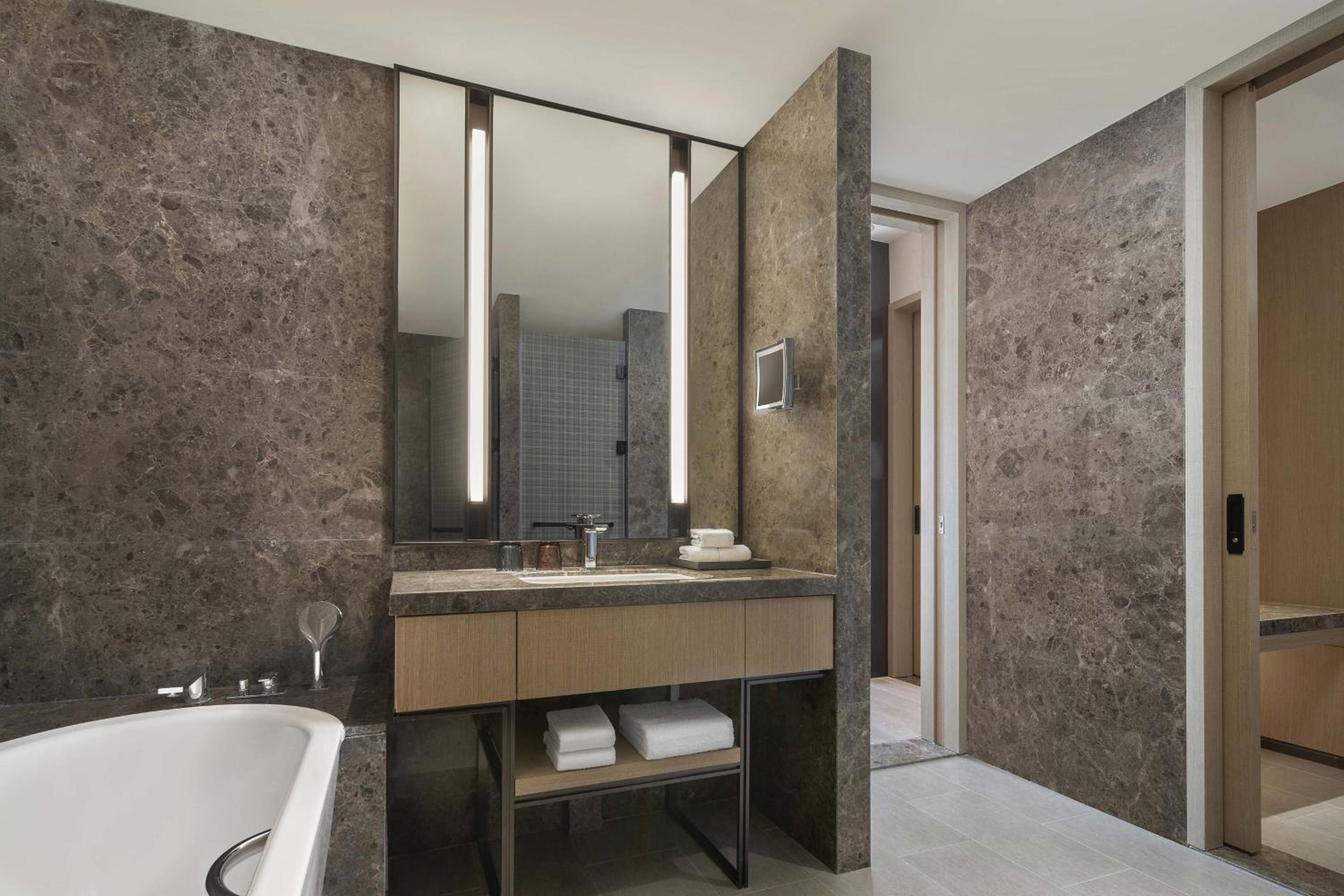 Exquisite Suite with 1 King photo 3