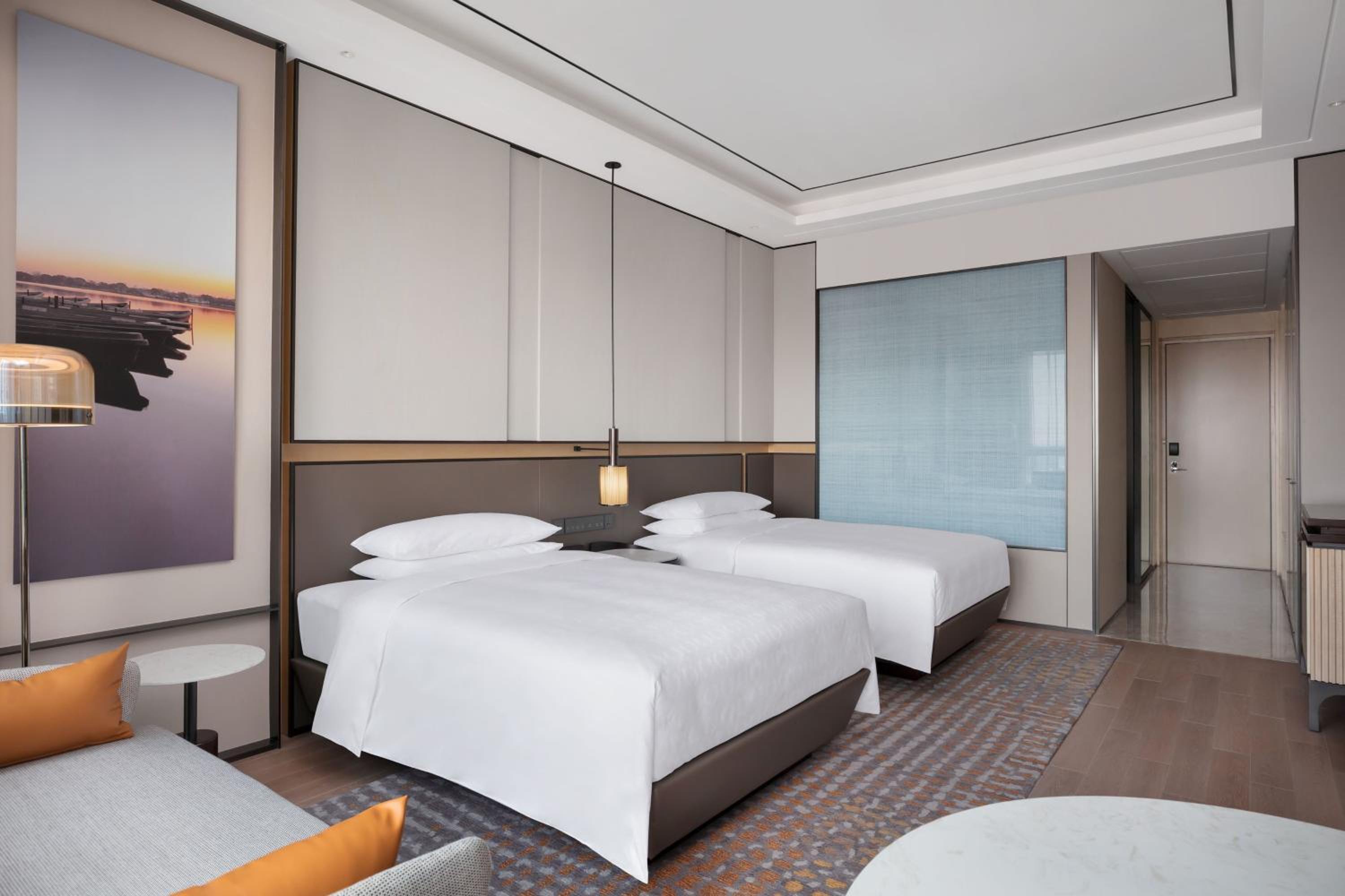 Deluxe, Guest room, 2 Twin/Single Bed(s), City view