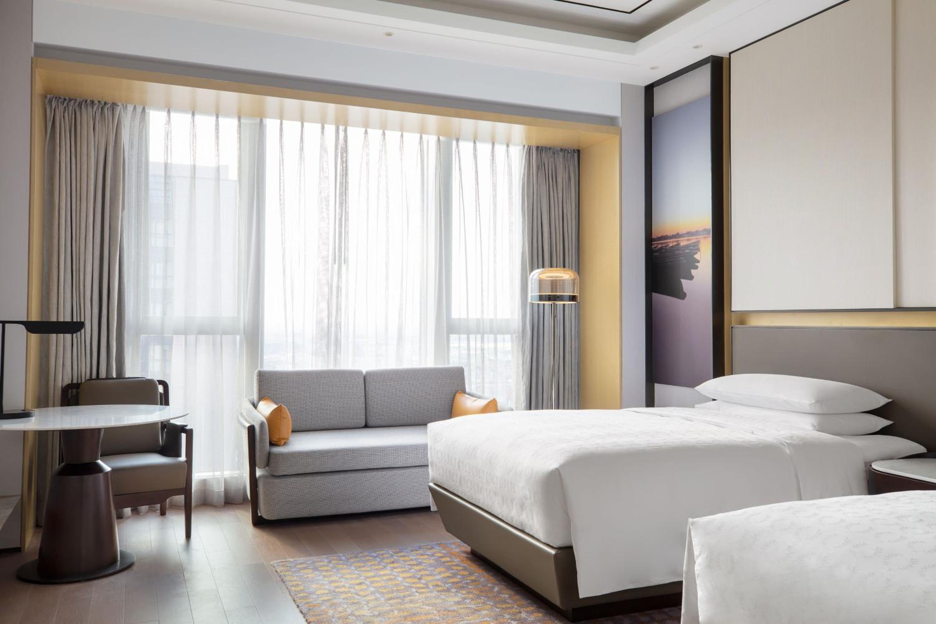 Club Premium, Club lounge access, Guest room, City view