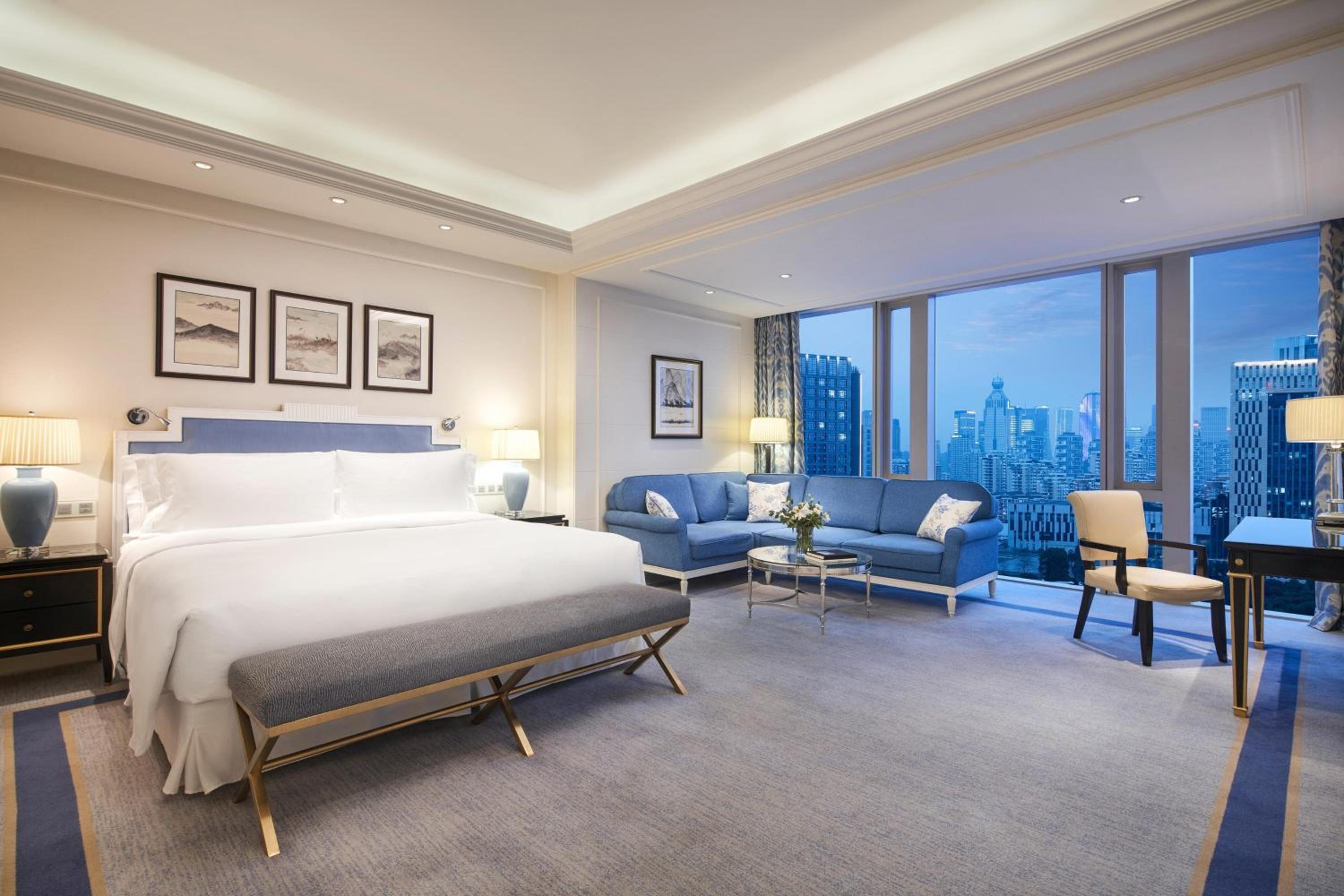 Deluxe room, 1 king, city view