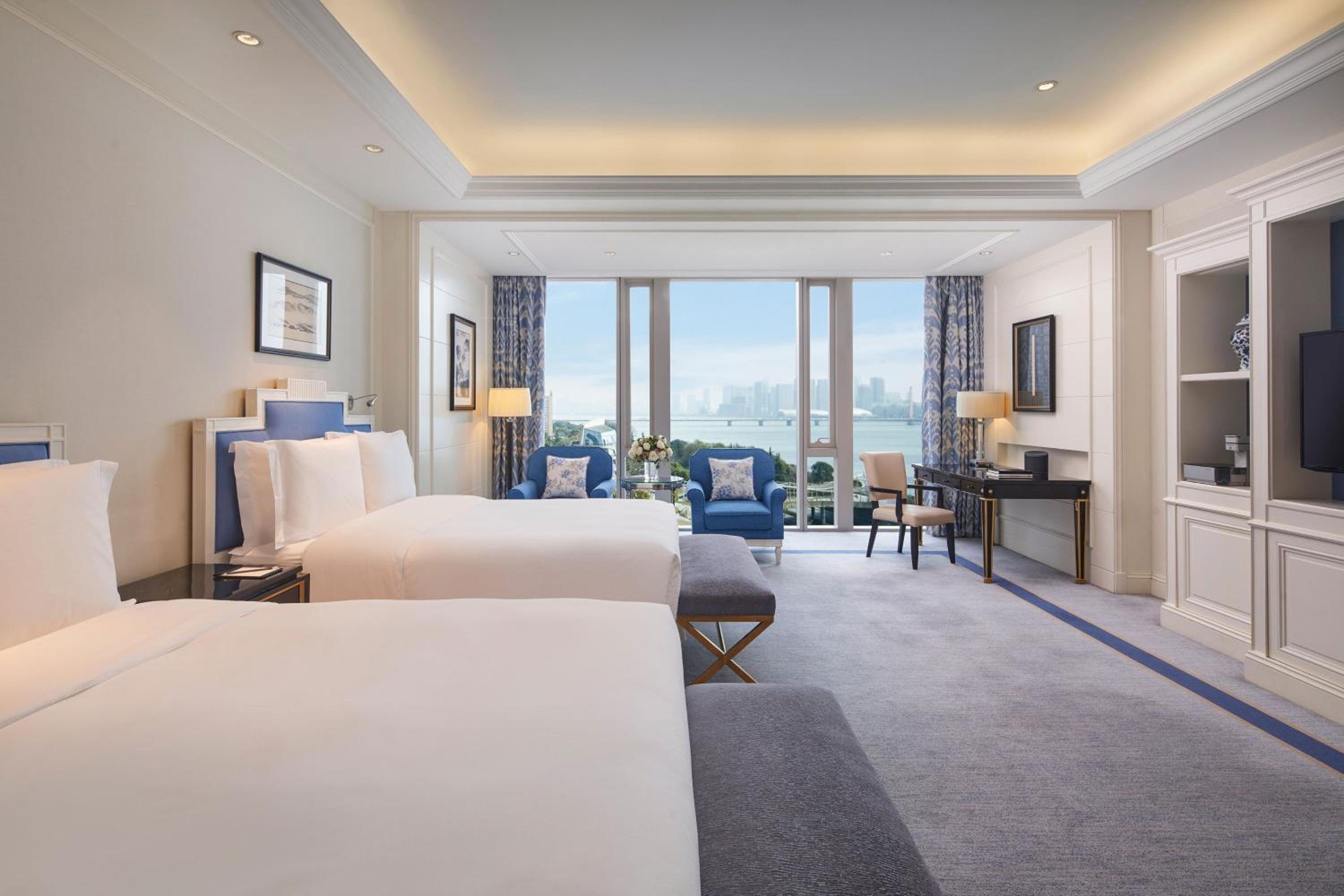 Deluxe river view room, 2 queen