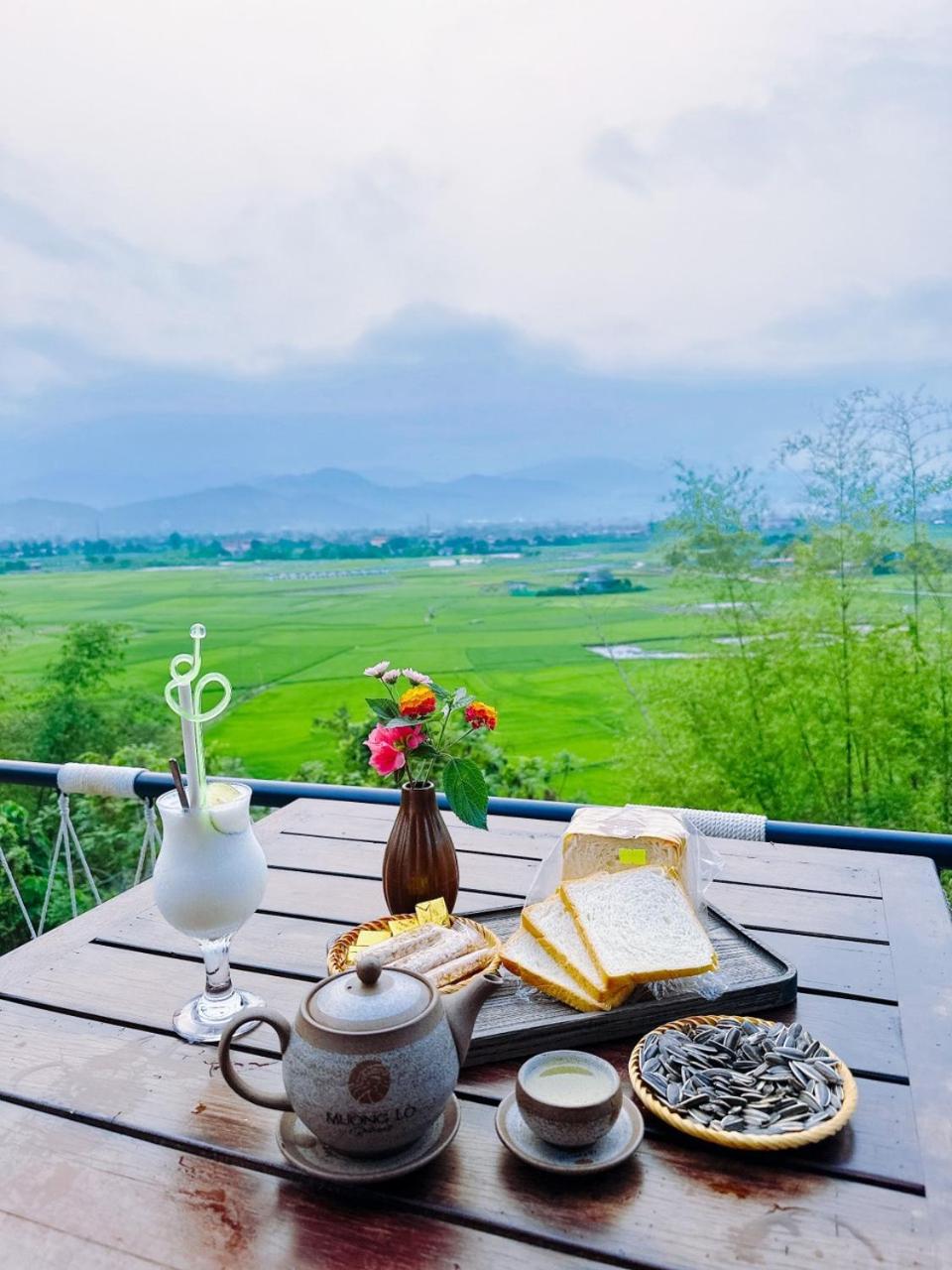 Bungalow with Garden View - Photo 9
