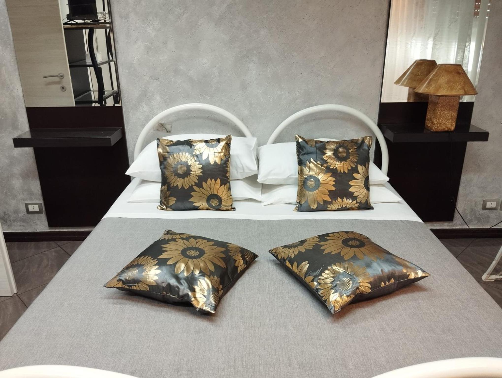 Large Double Room photo 1