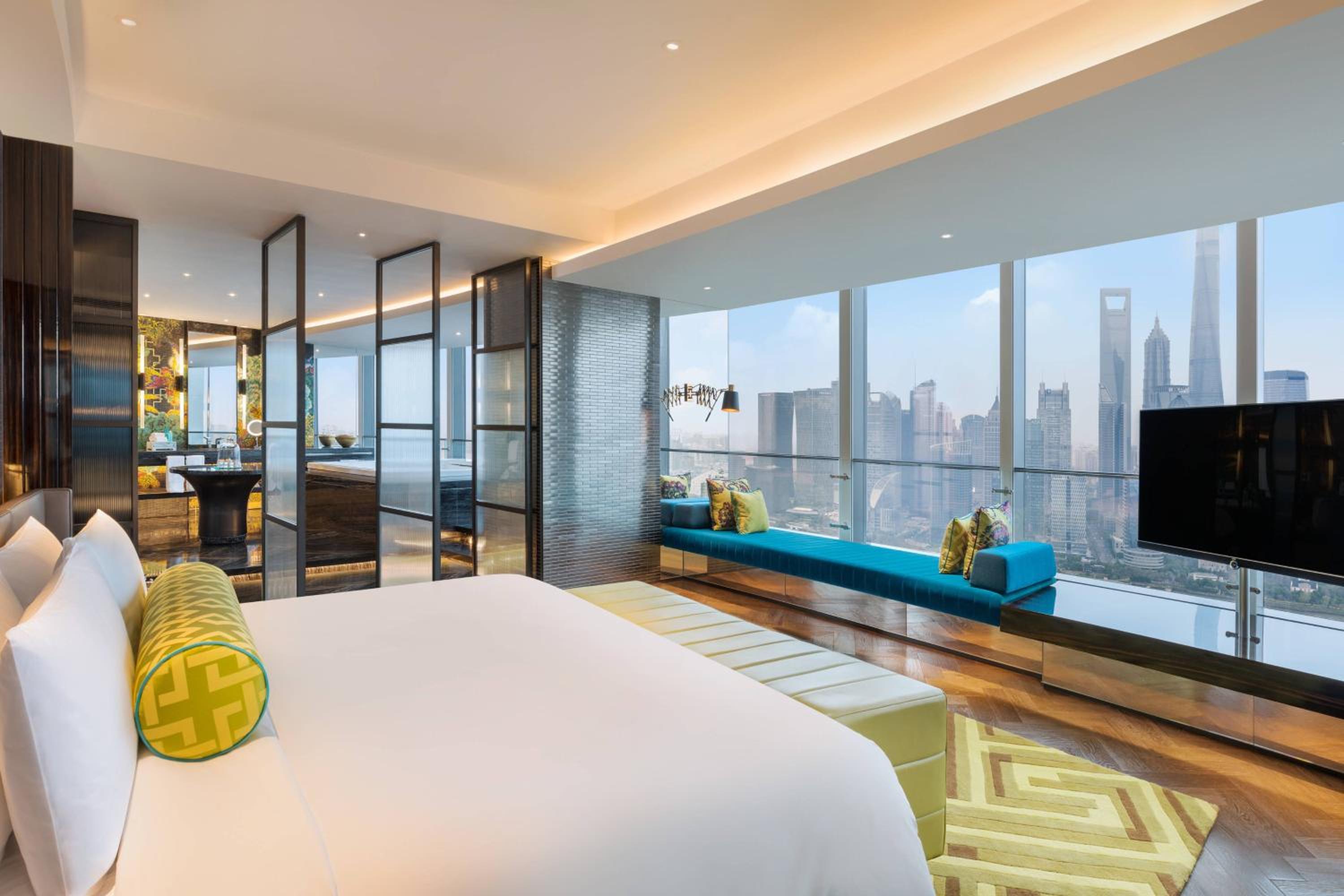 One-Bedroom King Suite with Pearl Tower View - Photo 2