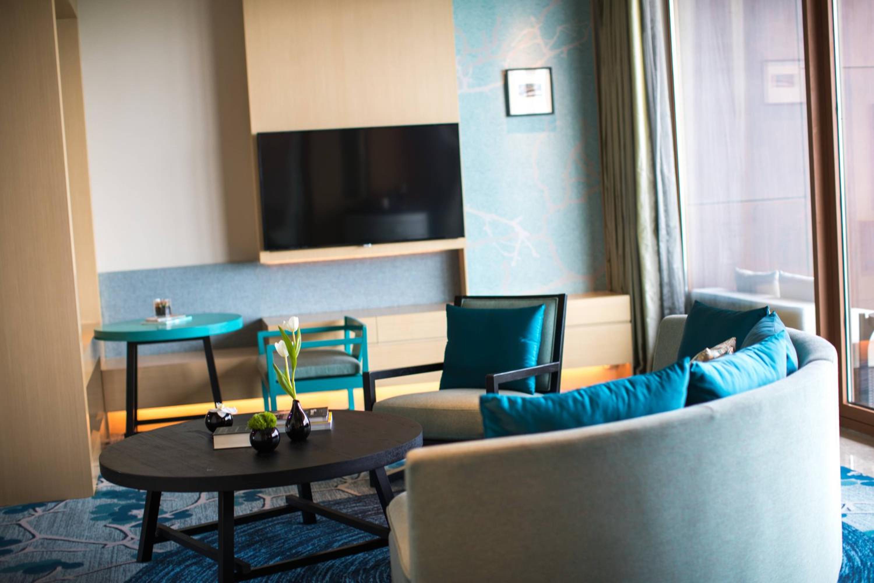 King Suite with Lake View photo 3