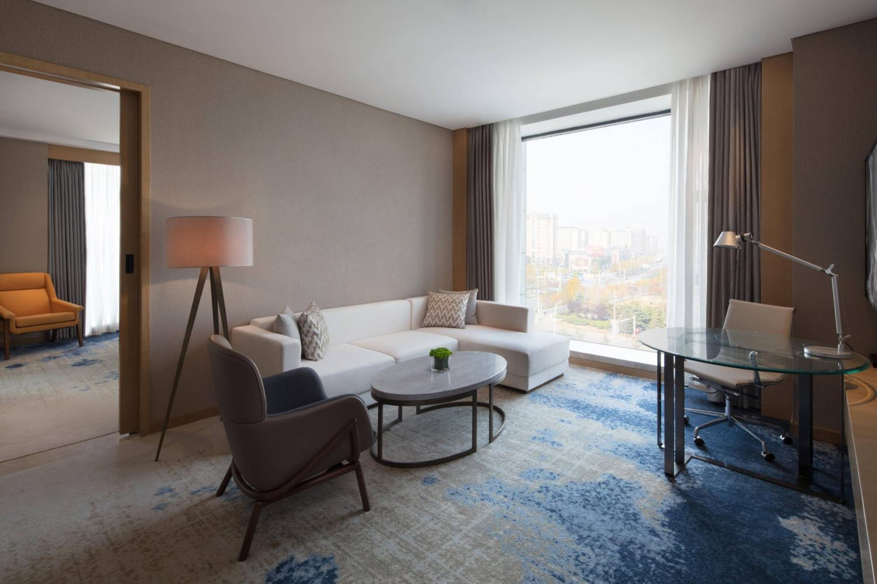 Executive One-Bedroom Suite with Lounge Access photo 3