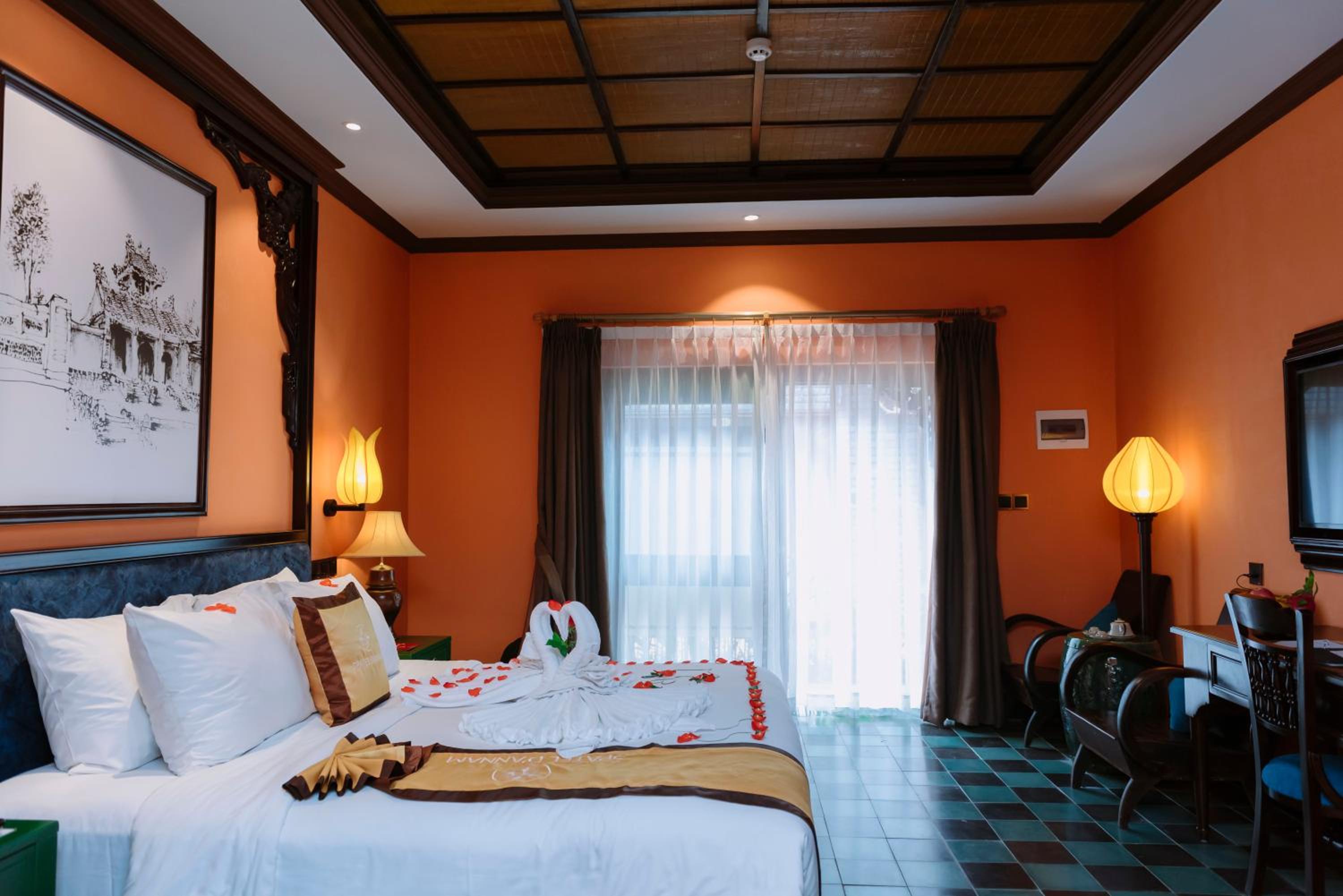 Deluxe King Room - Photo 4