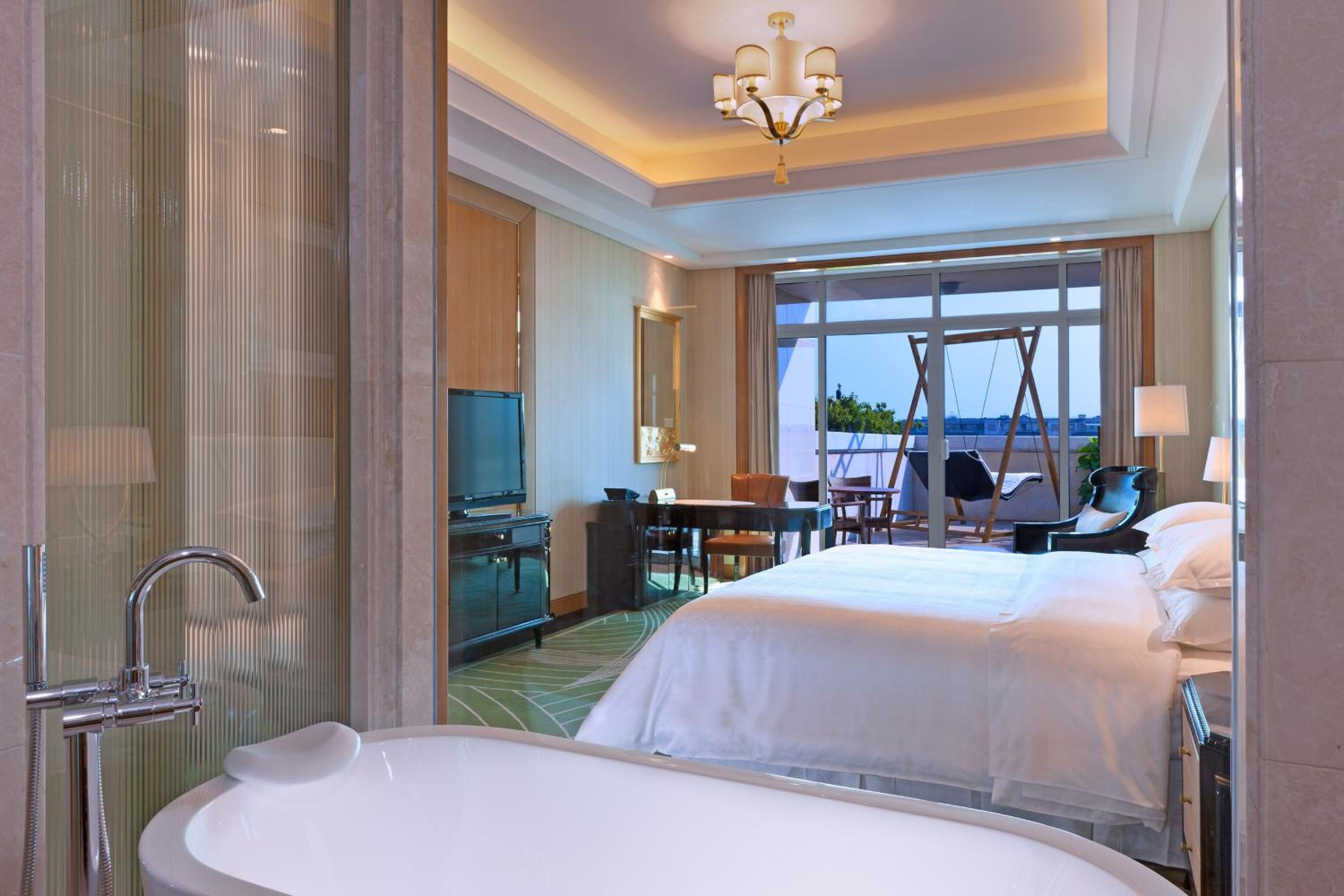 Club King Room with Garden View