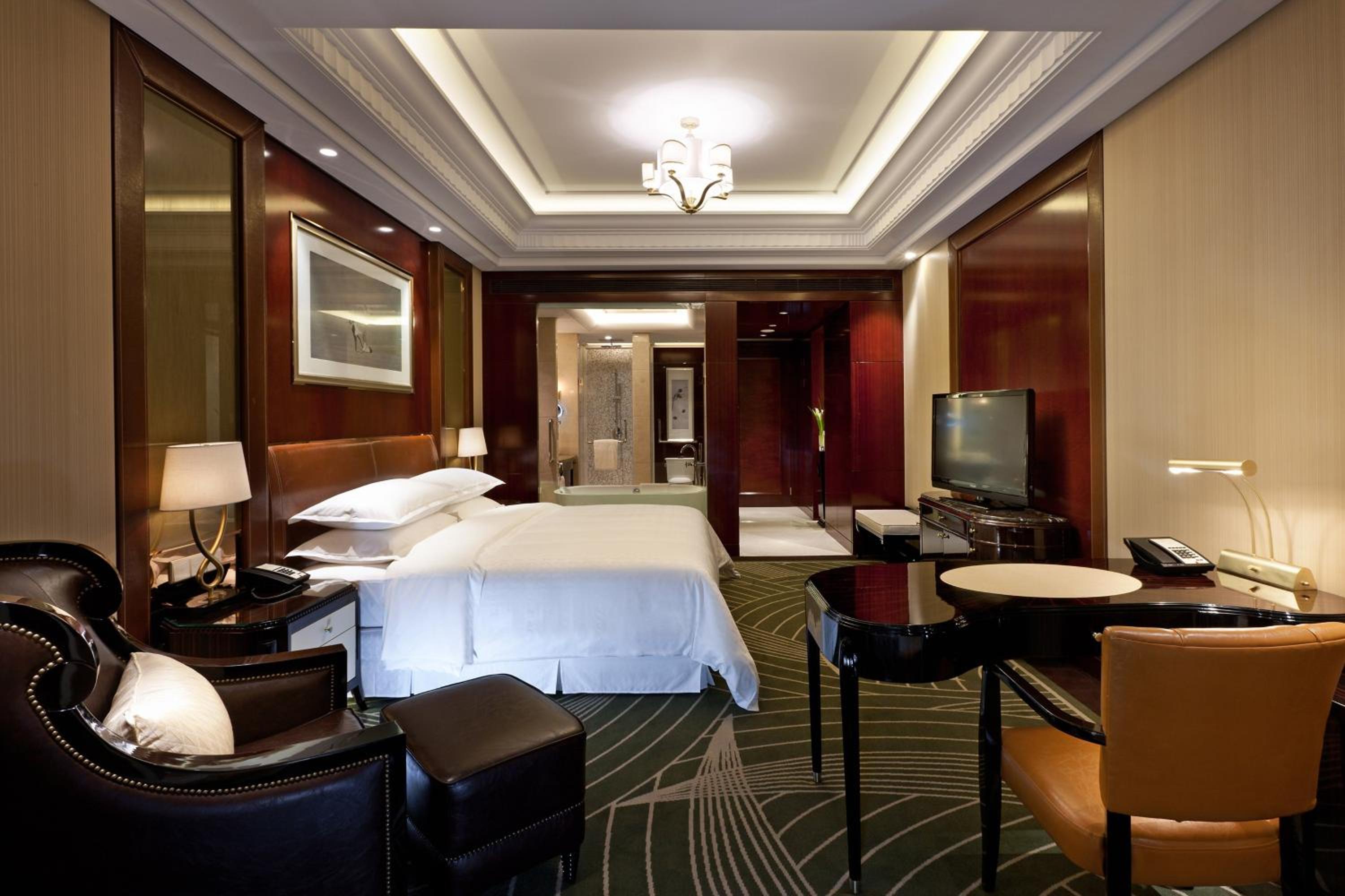 Club King Room