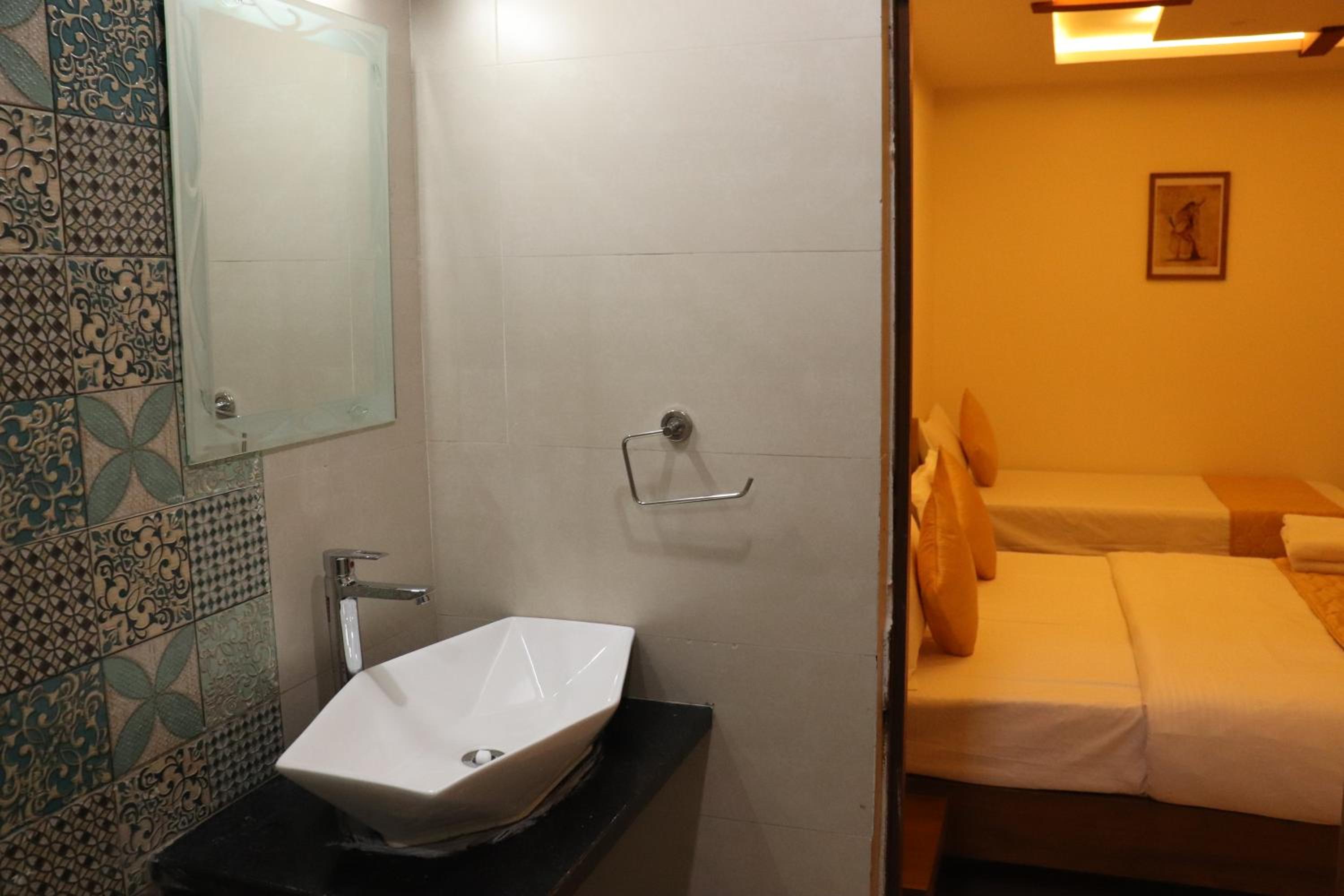 Standard Double Room - Photo 6