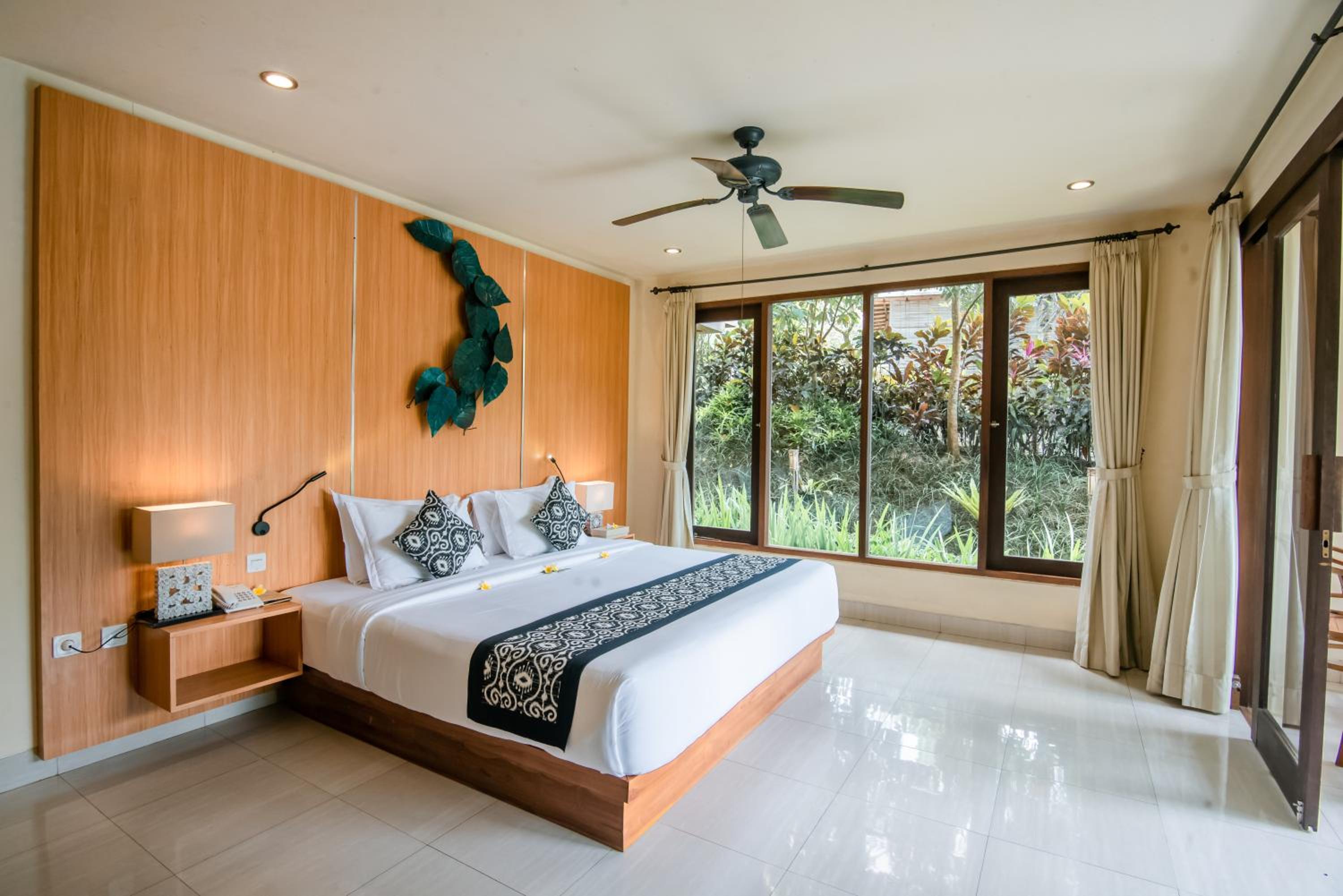 Suite with Pool View