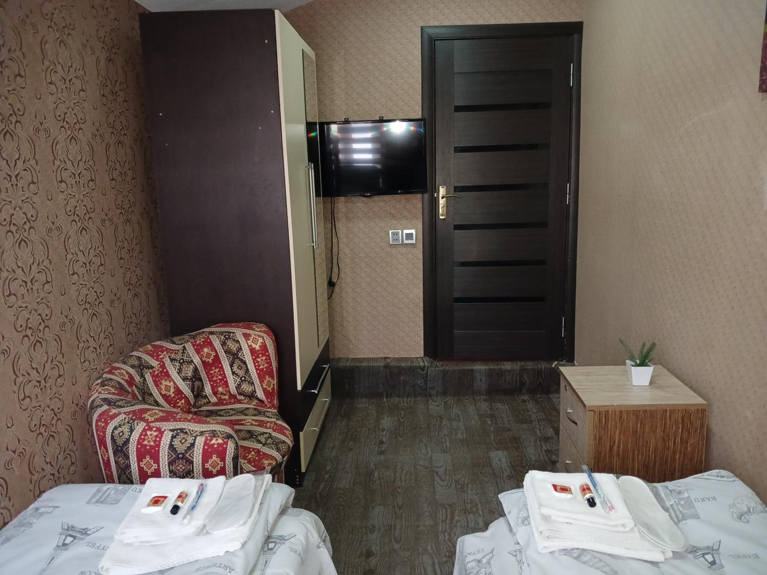 Large Twin Room photo 2