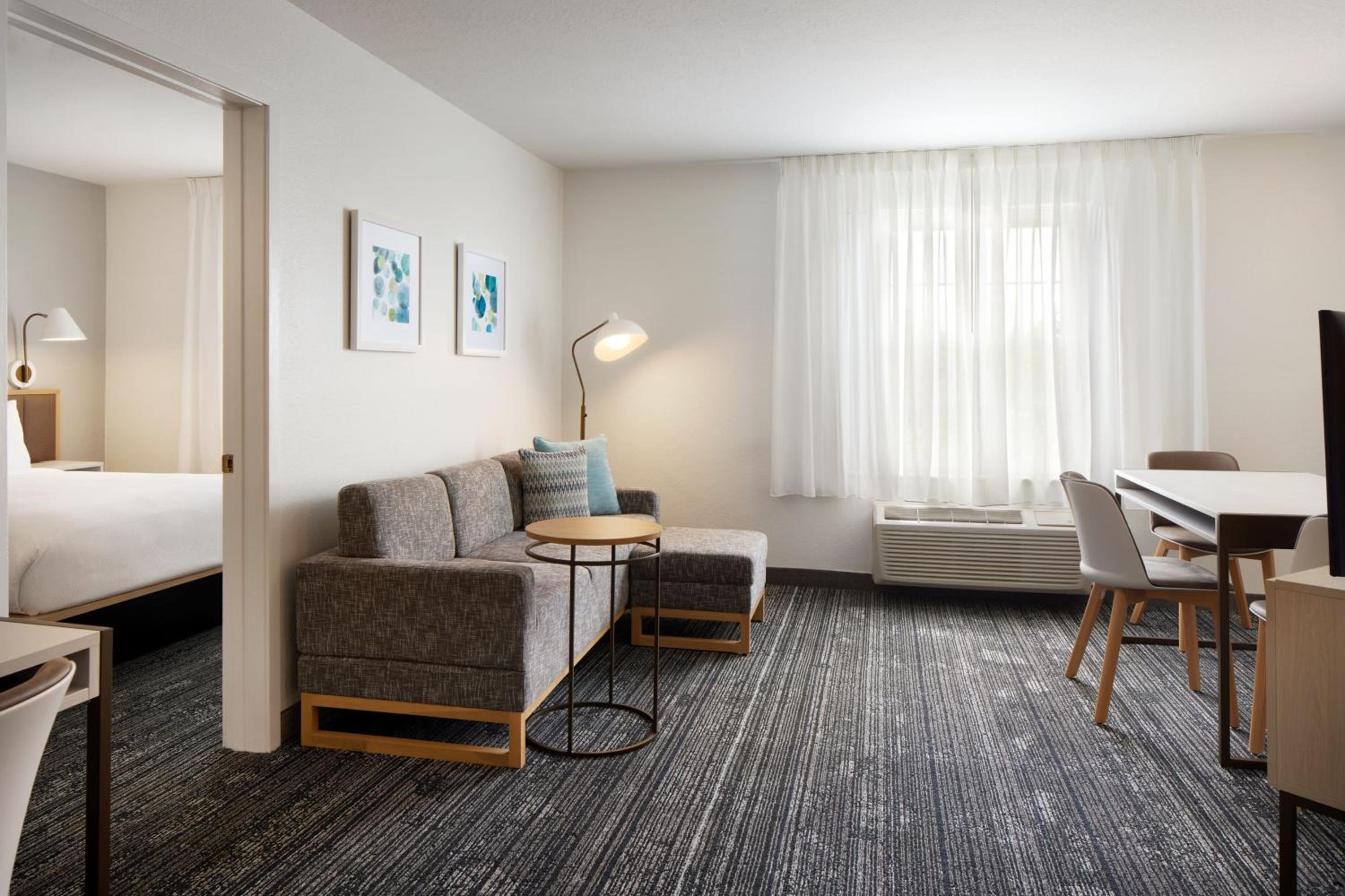 1 Bedroom 2 room Suite, 1 Queen, Sofa bed - Photo 6