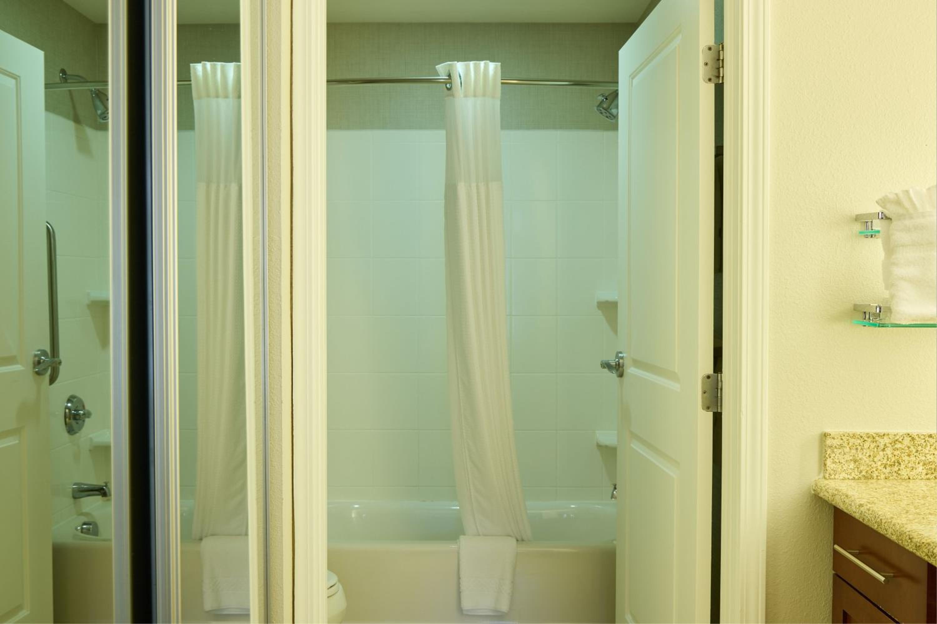 Two-Bedroom Suite with Adapted Tub - Mobility Accessible photo 2