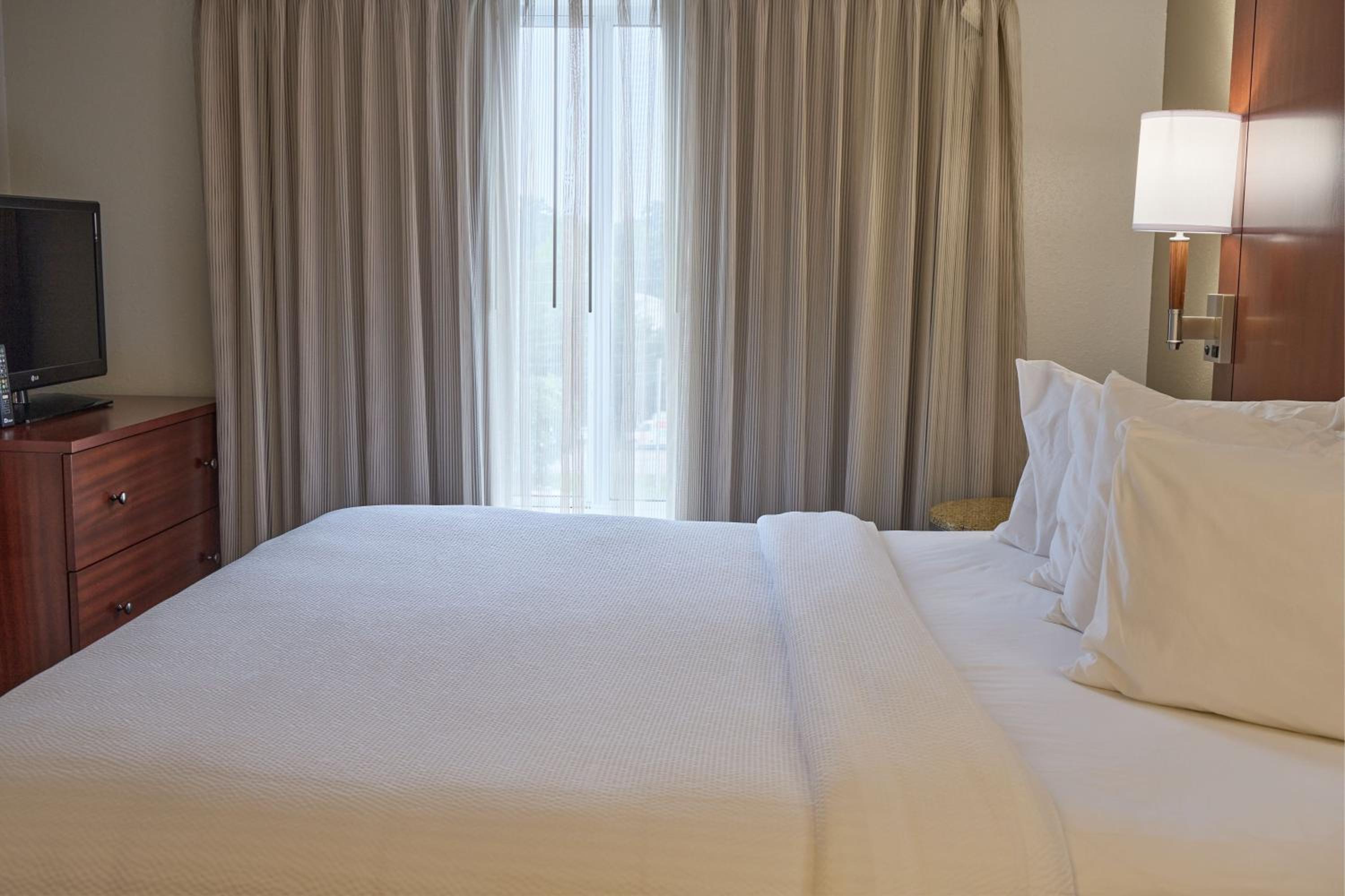 Two-Bedroom Suite with Adapted Tub - Mobility Accessible photo 2