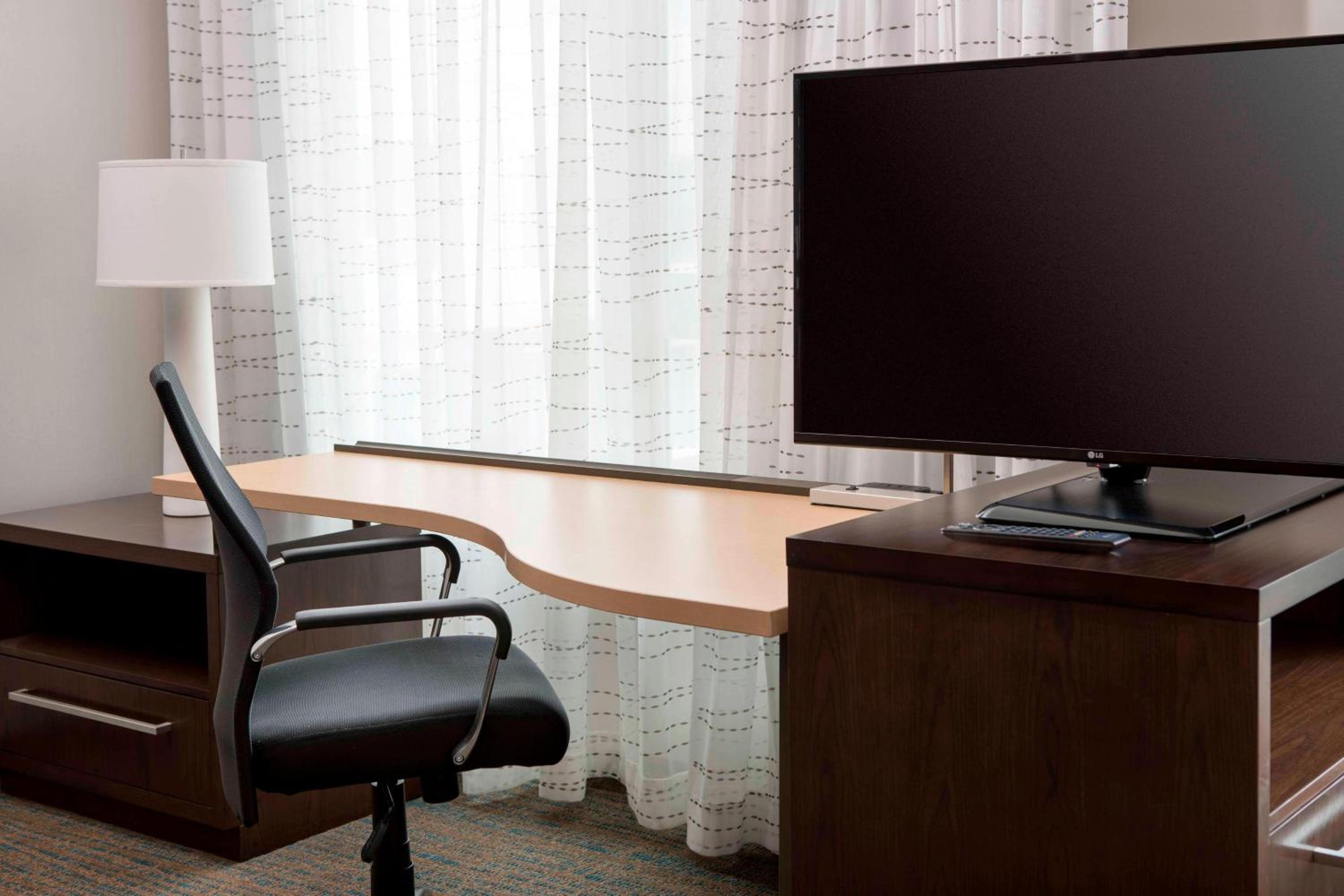King Studio Suite with Sofa Bed and City View photo 2