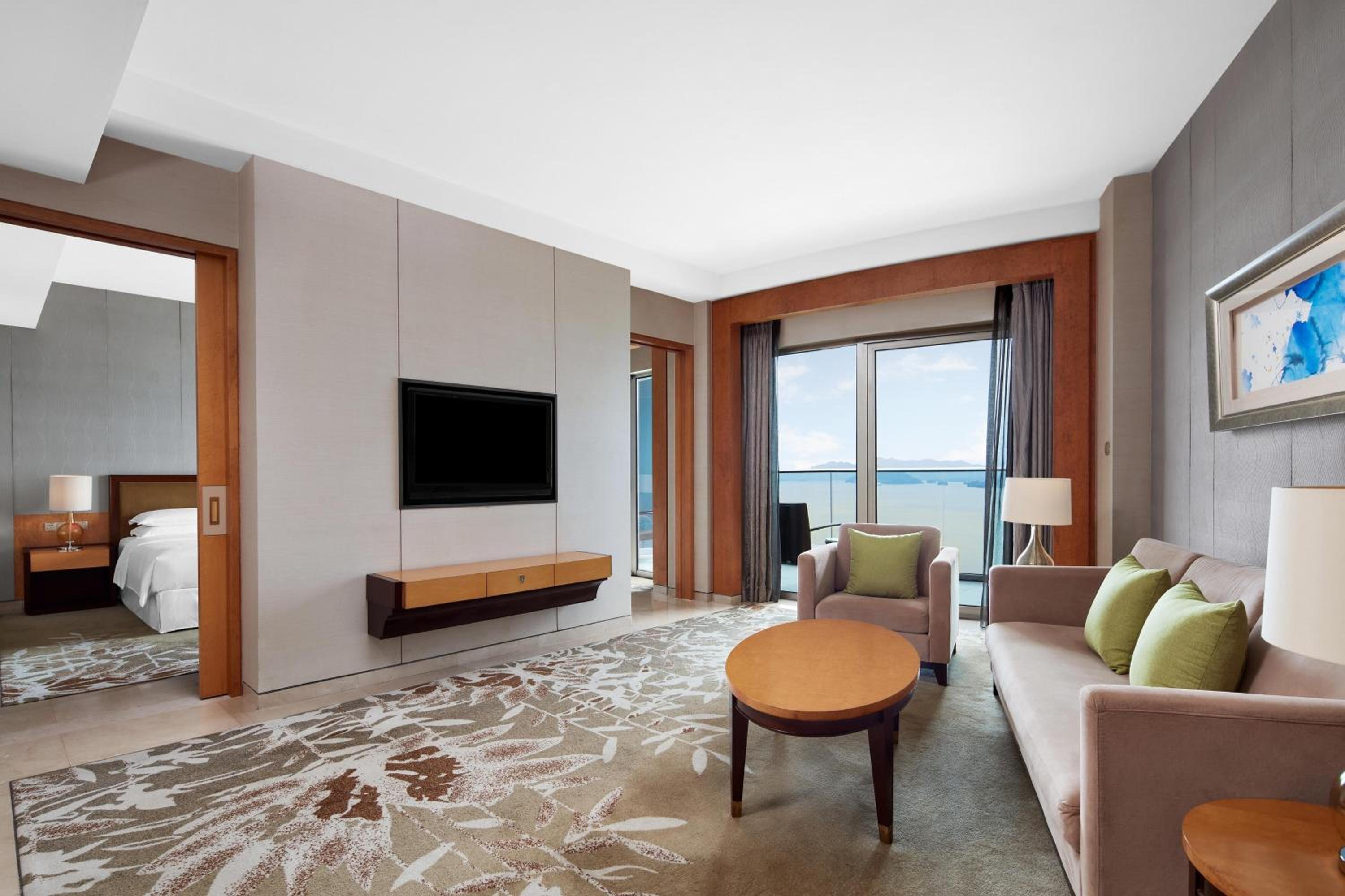 King Suite with Lake View - Club Lounge Access photo 1