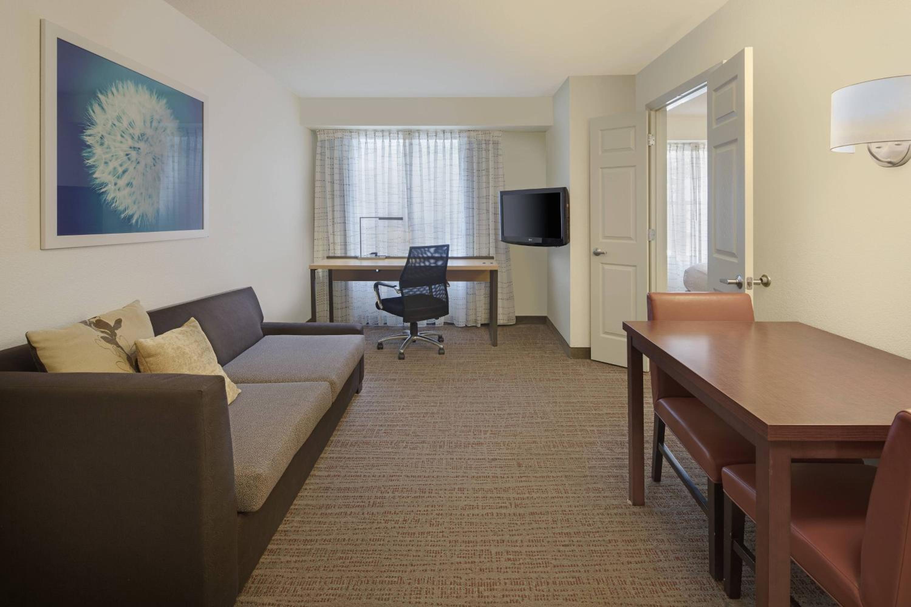One-Bedroom Queen Suite with Sofa Bed and Adapted Tub - Mobility and Hearing Accessible photo 1
