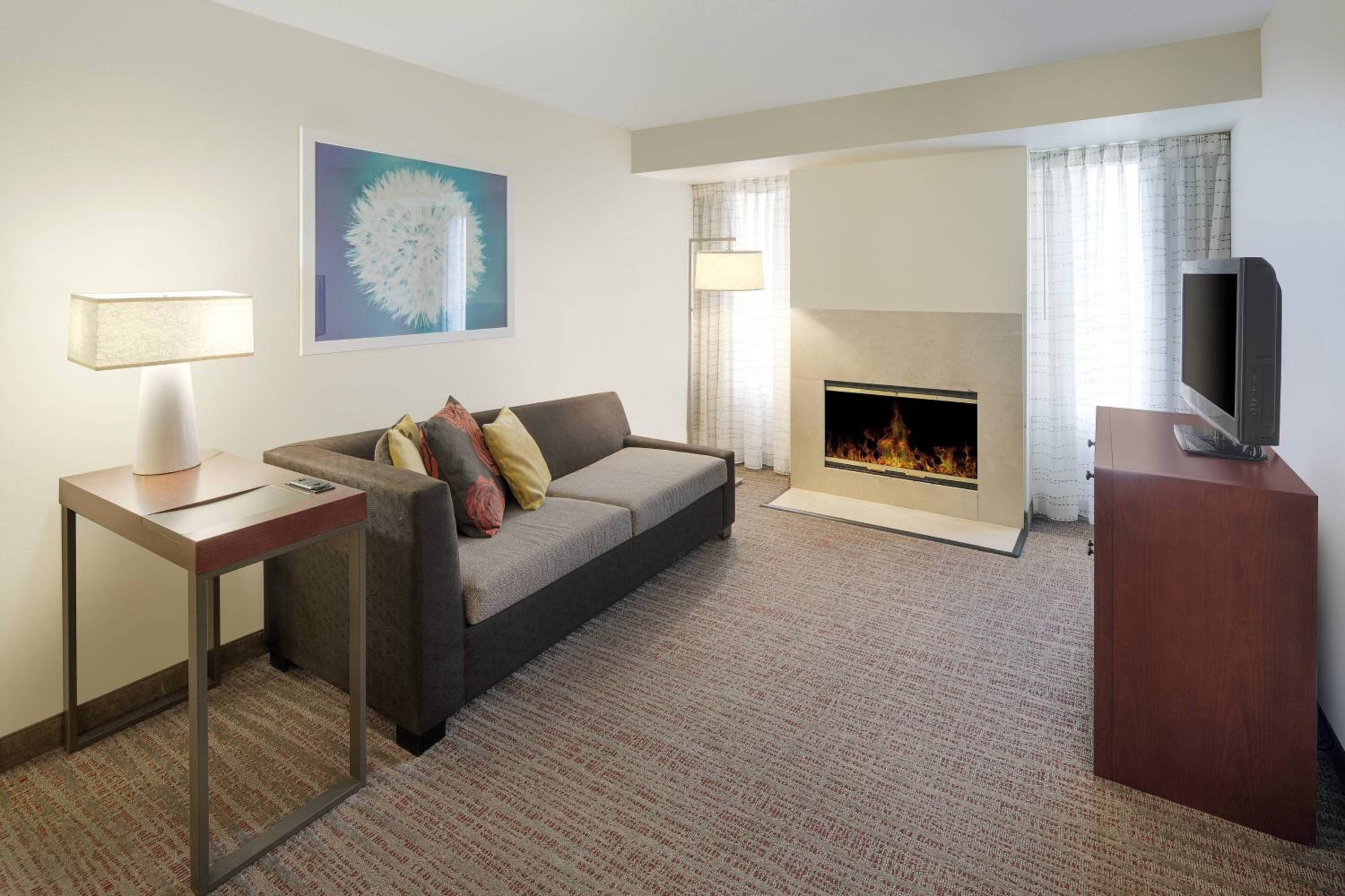 Two-Bedroom Suite - Photo 2