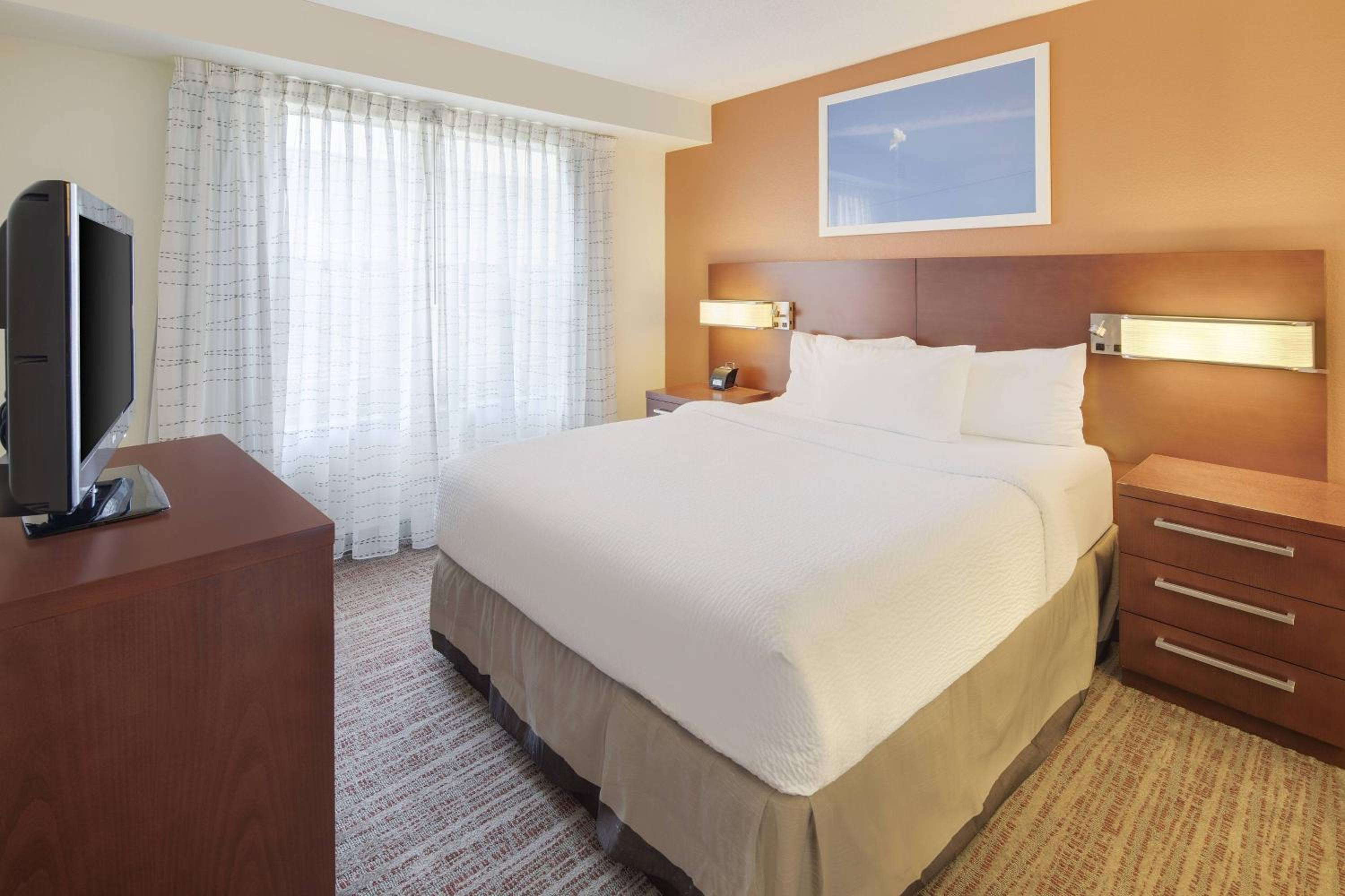Two-Bedroom Suite - Photo 4