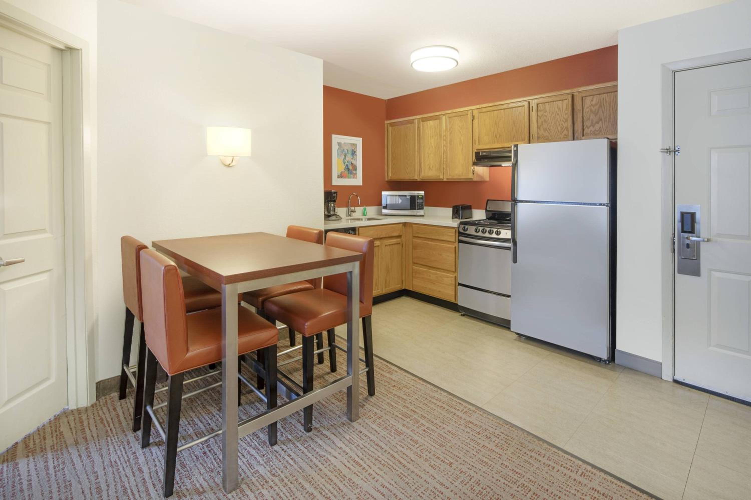 Two-Bedroom Suite - Photo 5